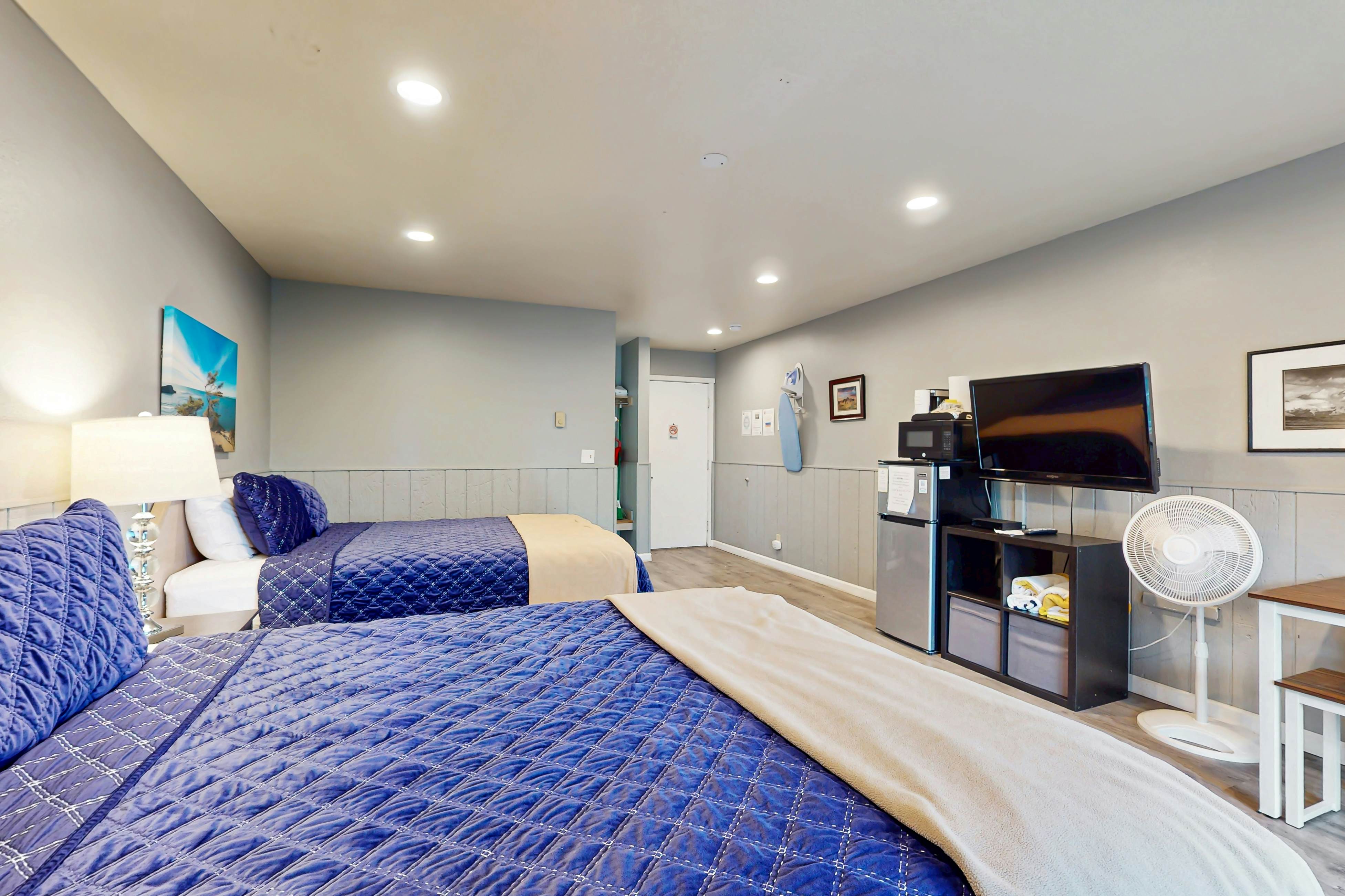 Dog-Friendly Motel Room Located Near the Beach and Downtown