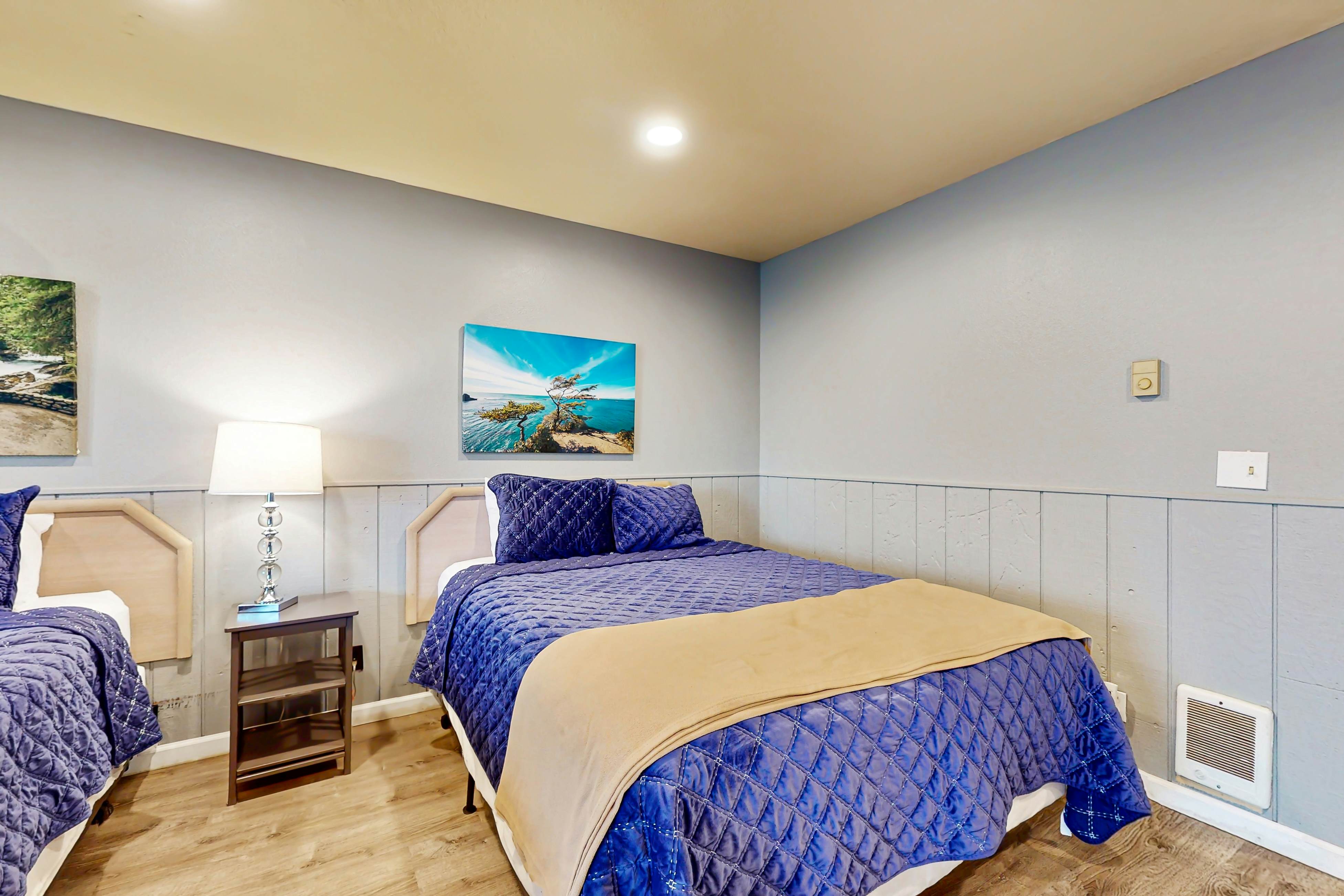 Dog-Friendly Motel Room Located Near the Beach and Downtown