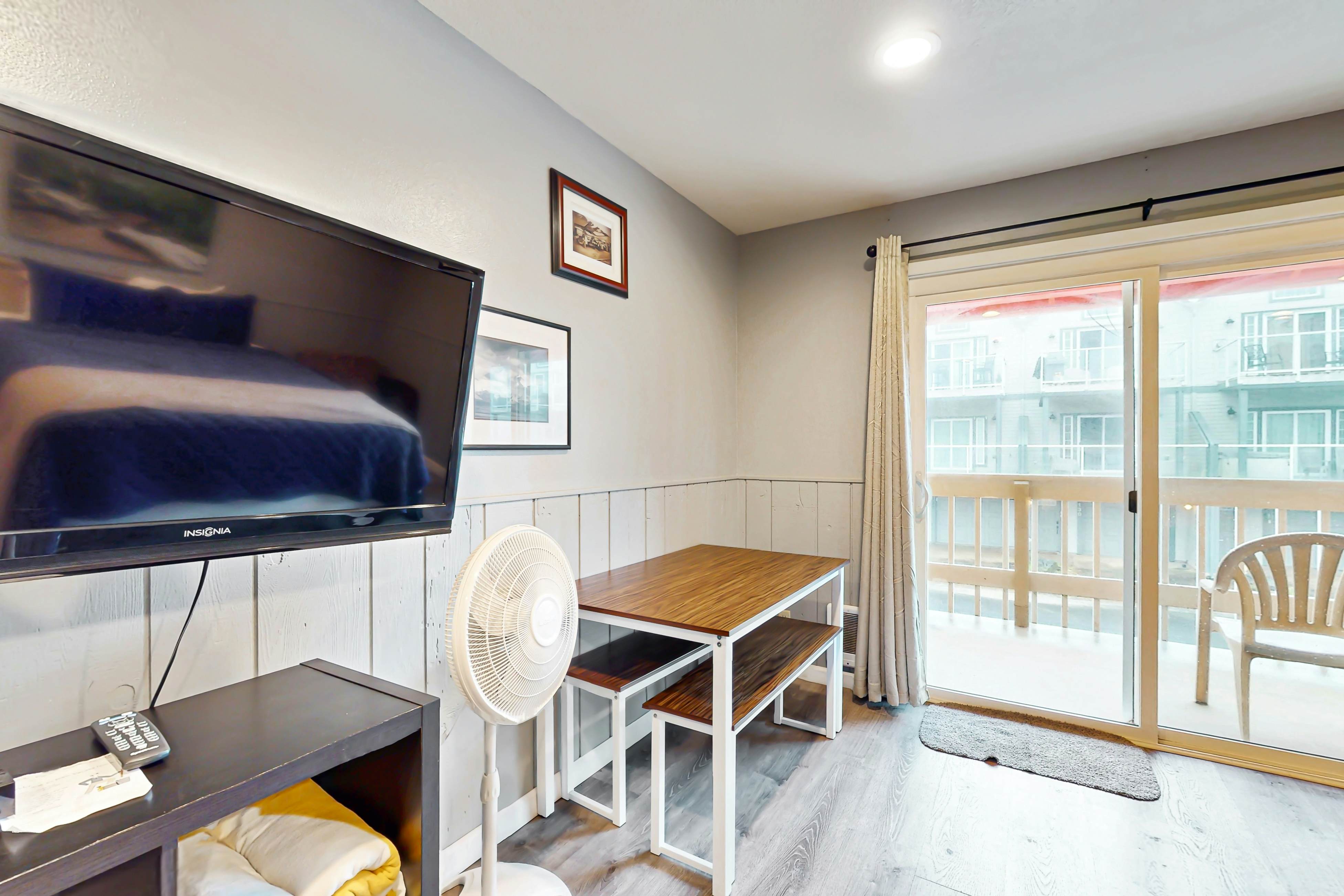 Dog-Friendly Motel Room Located Near the Beach and Downtown