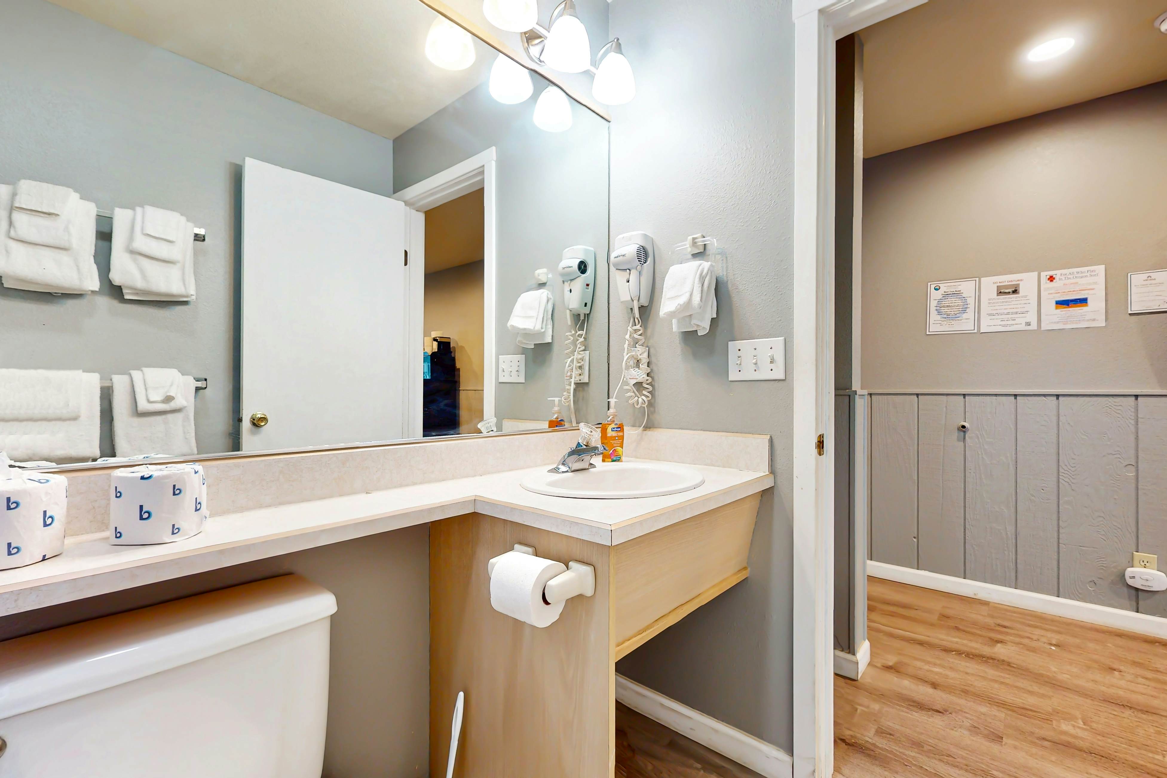 Dog-Friendly Motel Room Located Near the Beach and Downtown