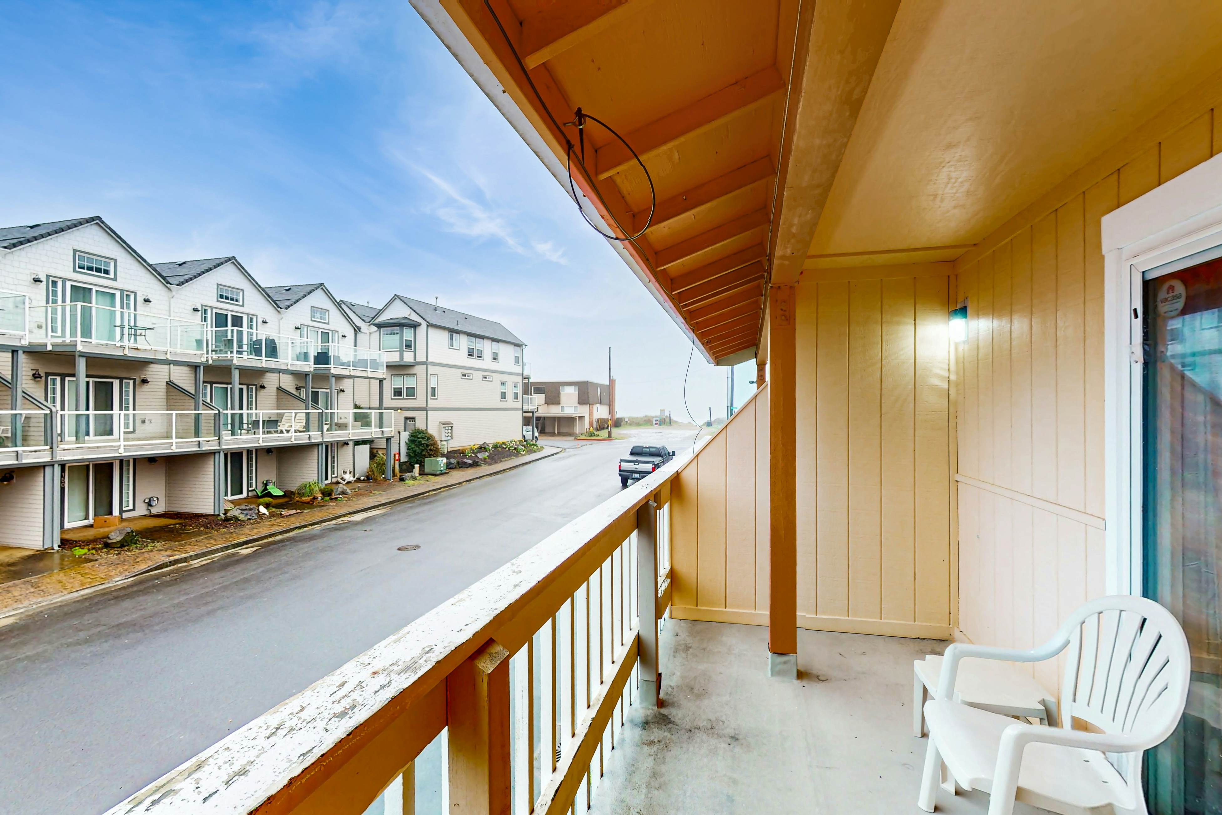 Dog-Friendly Motel Room Located Near the Beach and Downtown