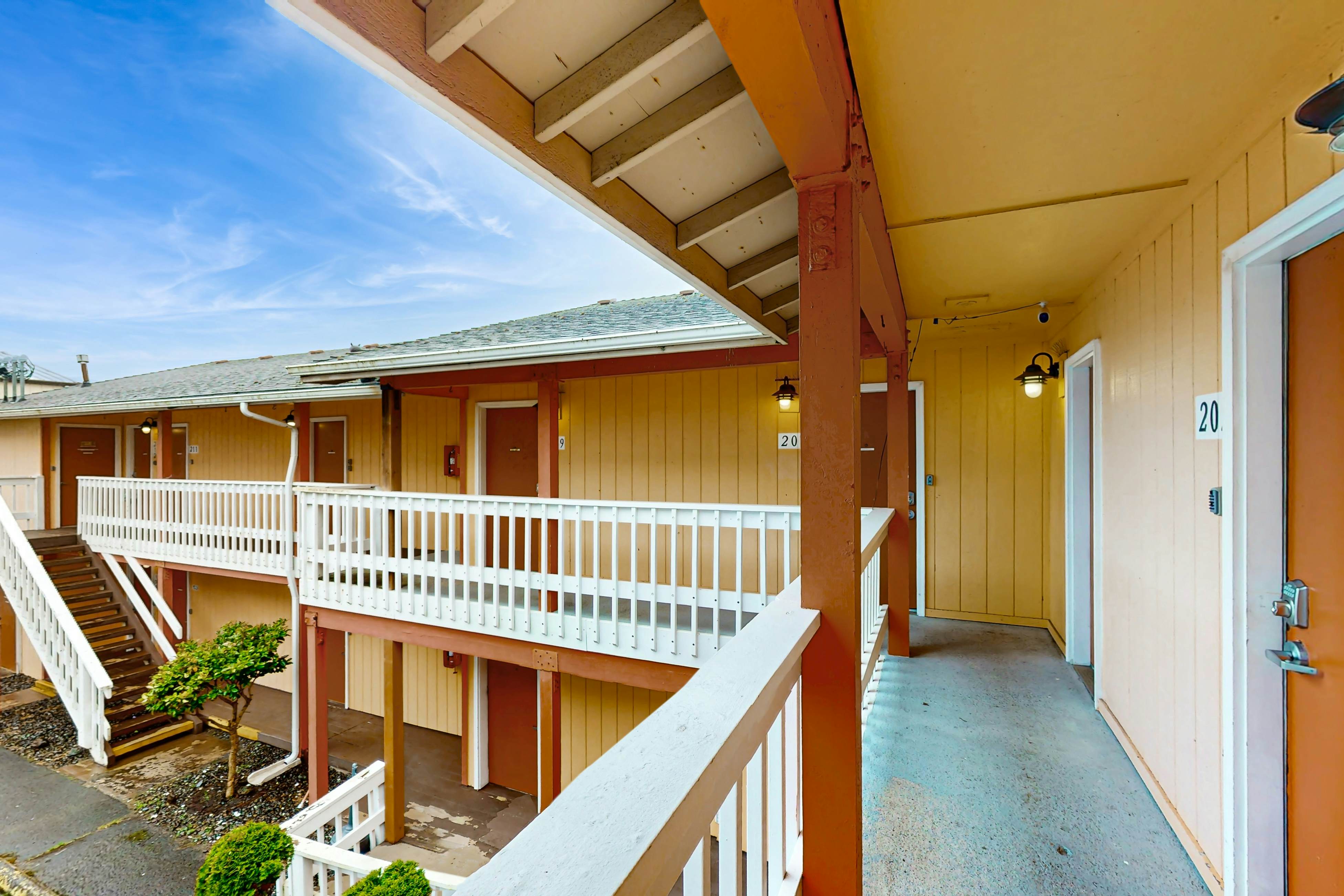 Dog-Friendly Motel Room Located Near the Beach and Downtown