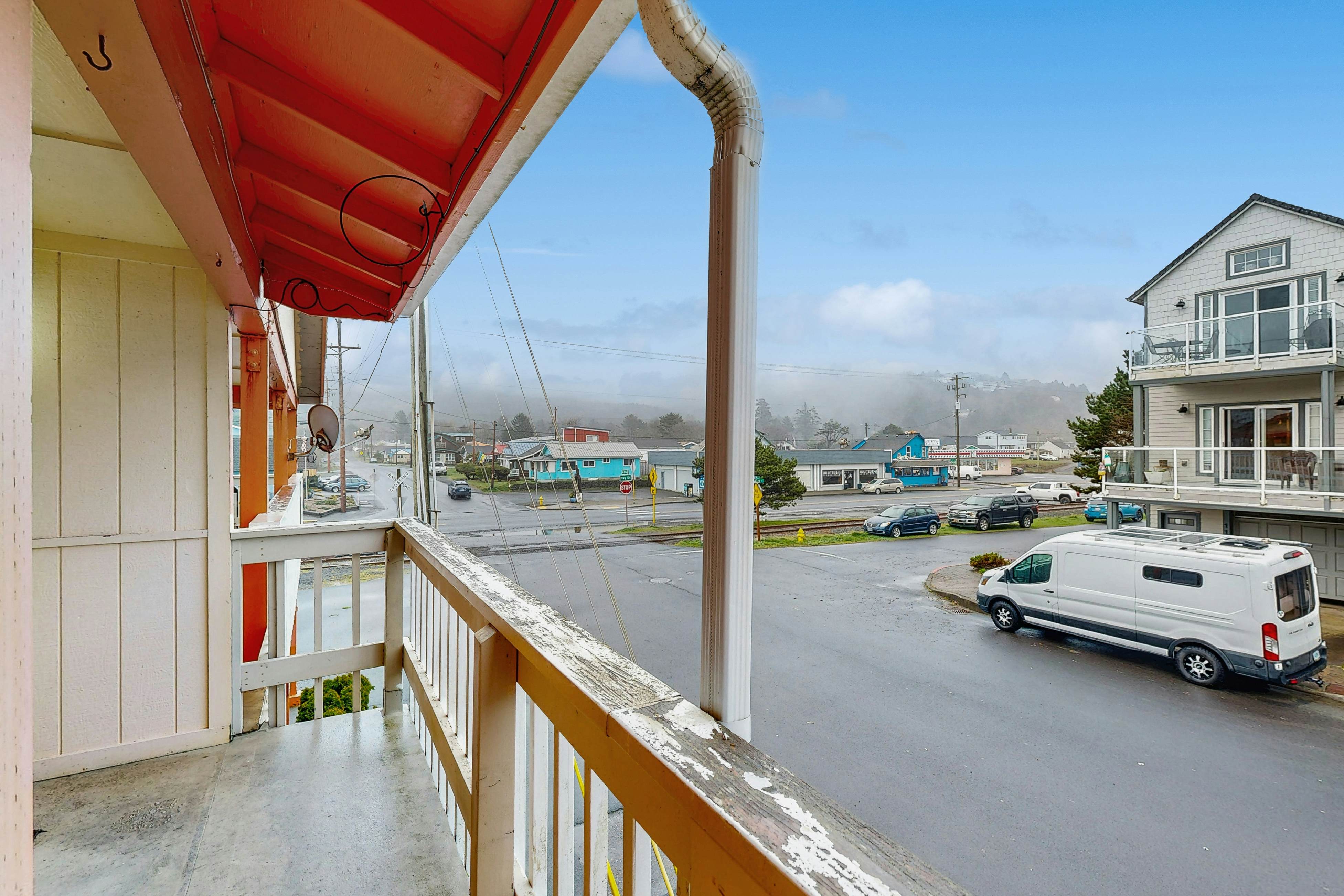 Inviting Room Blocks From the Beach and Downtown Dogs Welcome