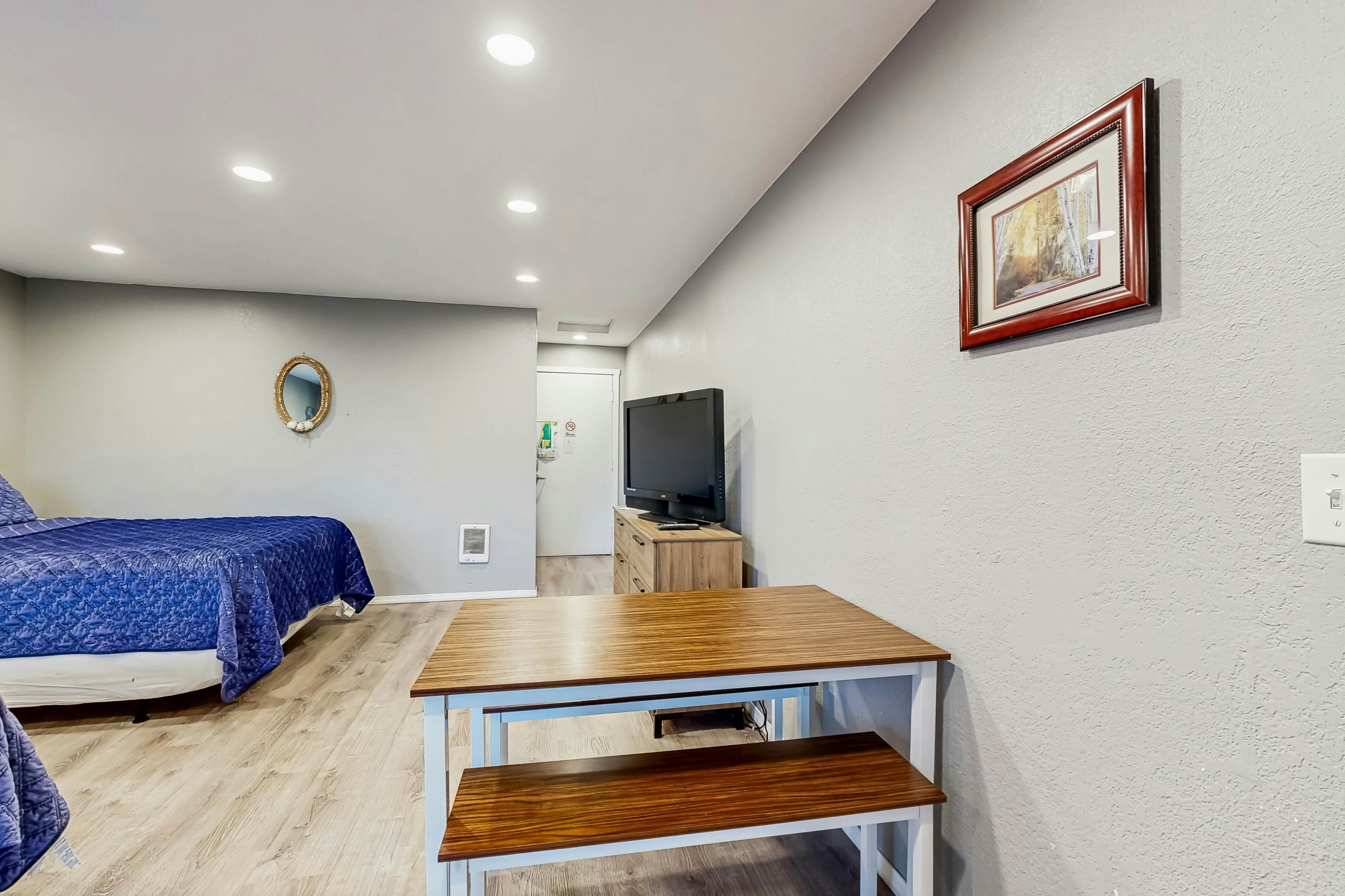 Ideally-Located Room Near Downtown & the Beach - Dog-Friendly