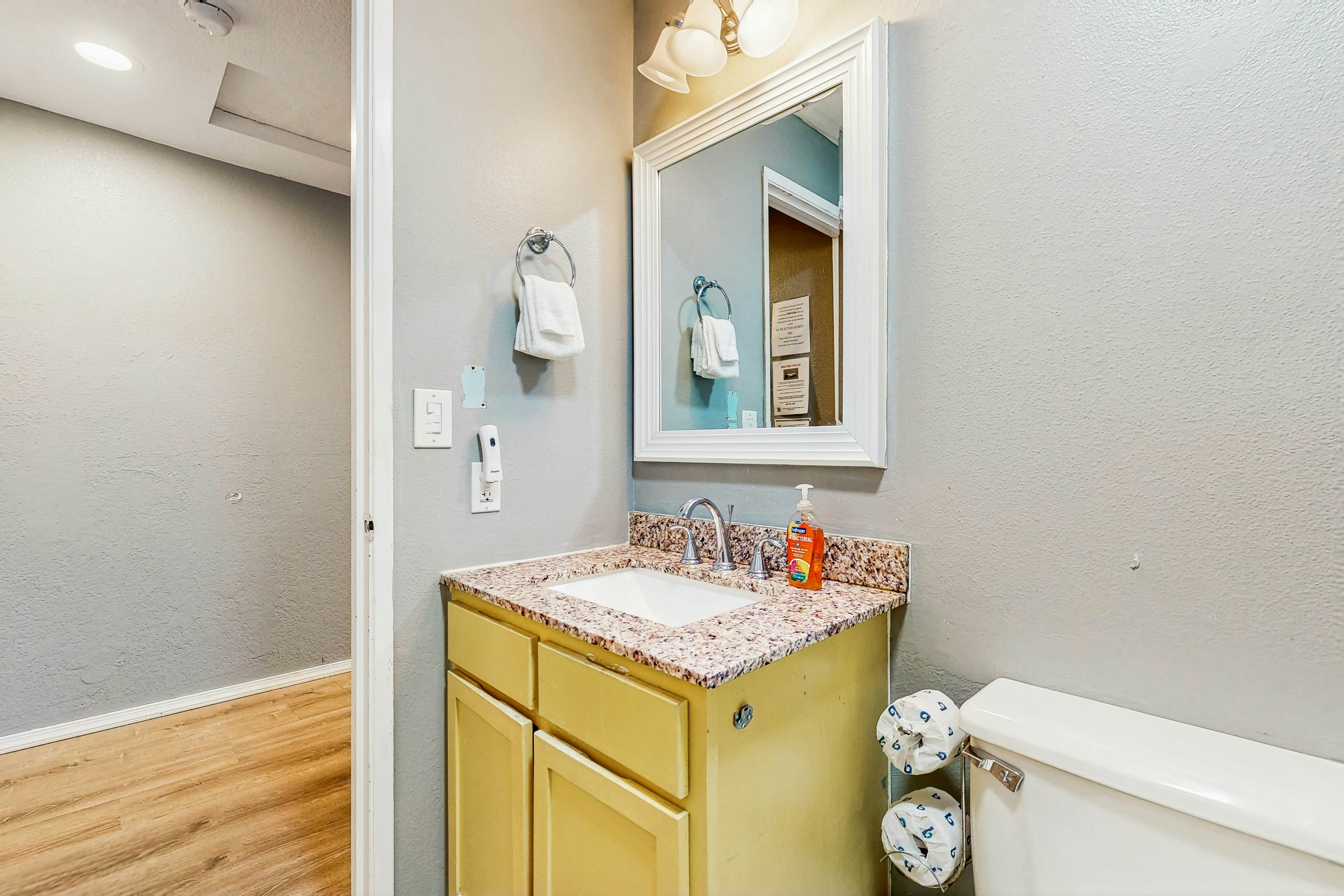 Ideally-Located Room Near Downtown & the Beach - Dog-Friendly