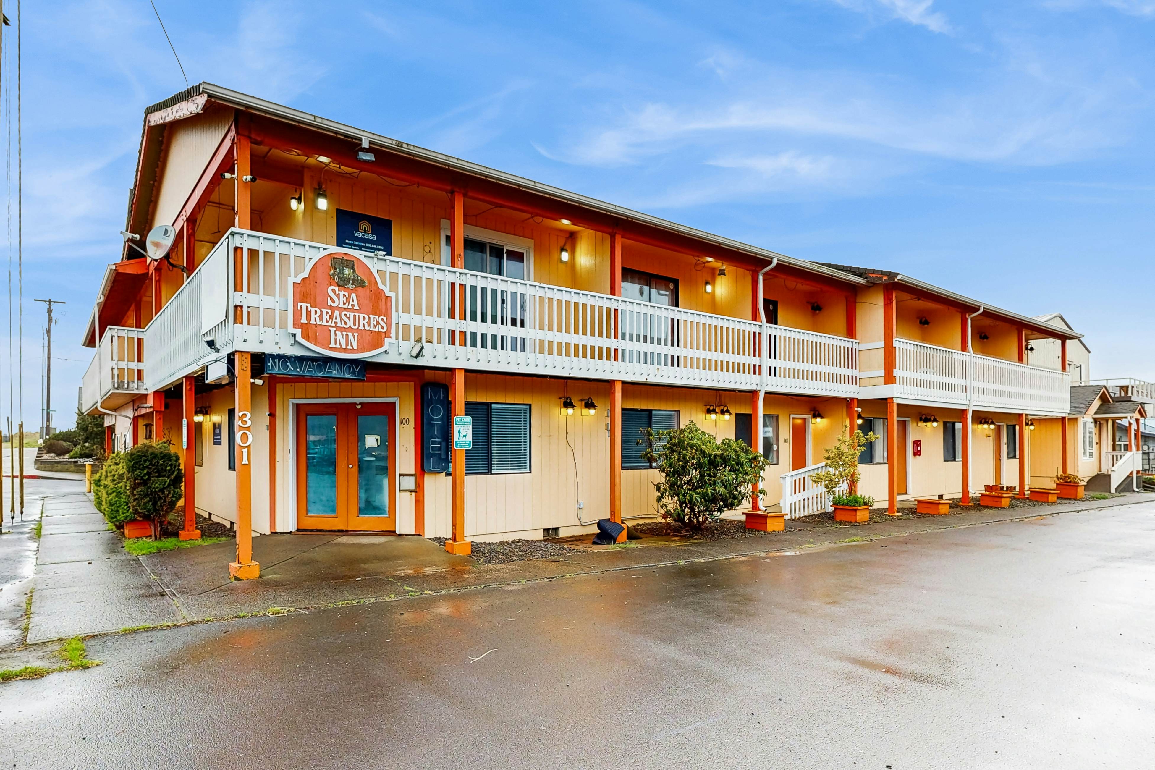 Ideally-Located Room Near Downtown & the Beach - Dog-Friendly