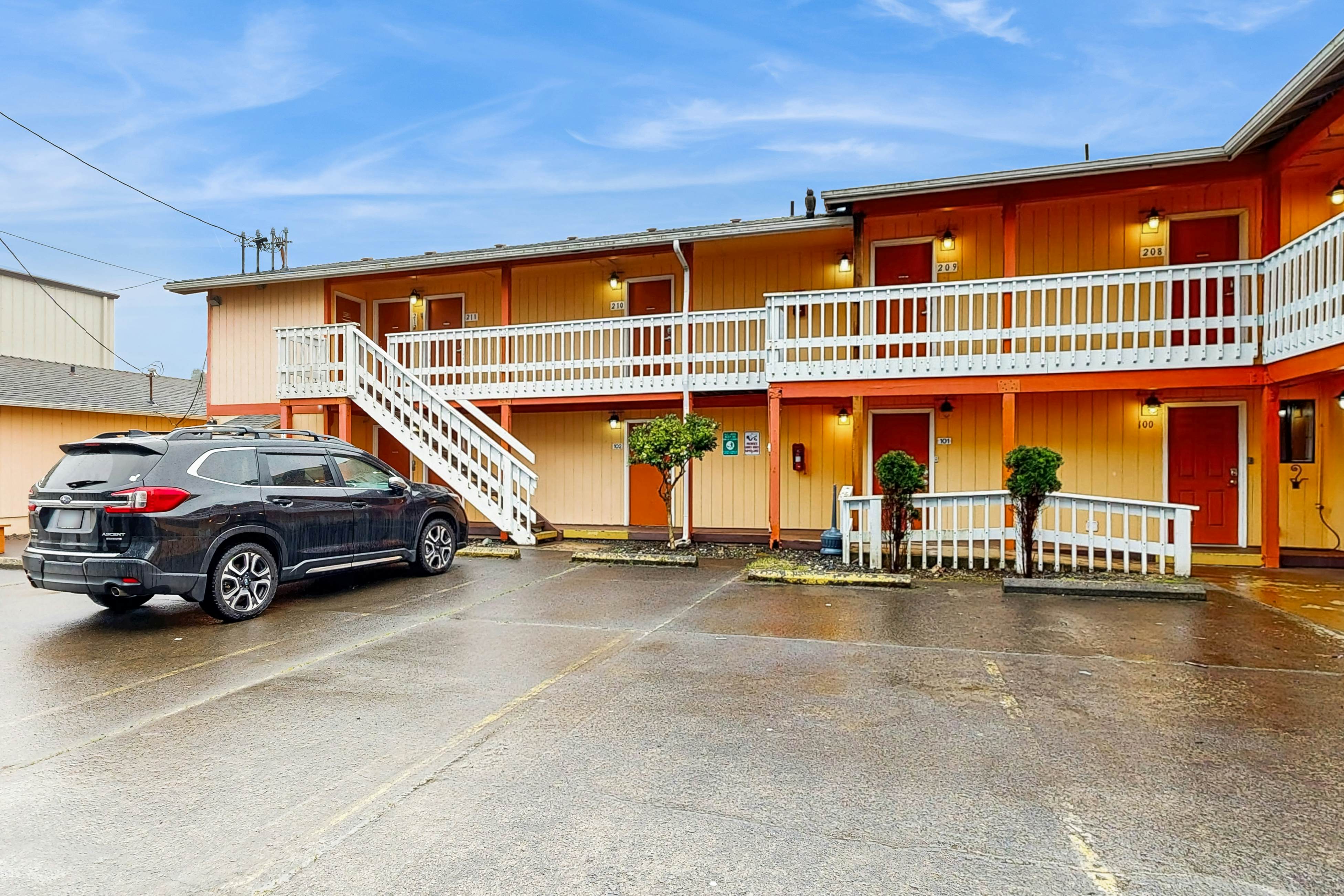 Ideally-Located Room Near Downtown & the Beach - Dog-Friendly