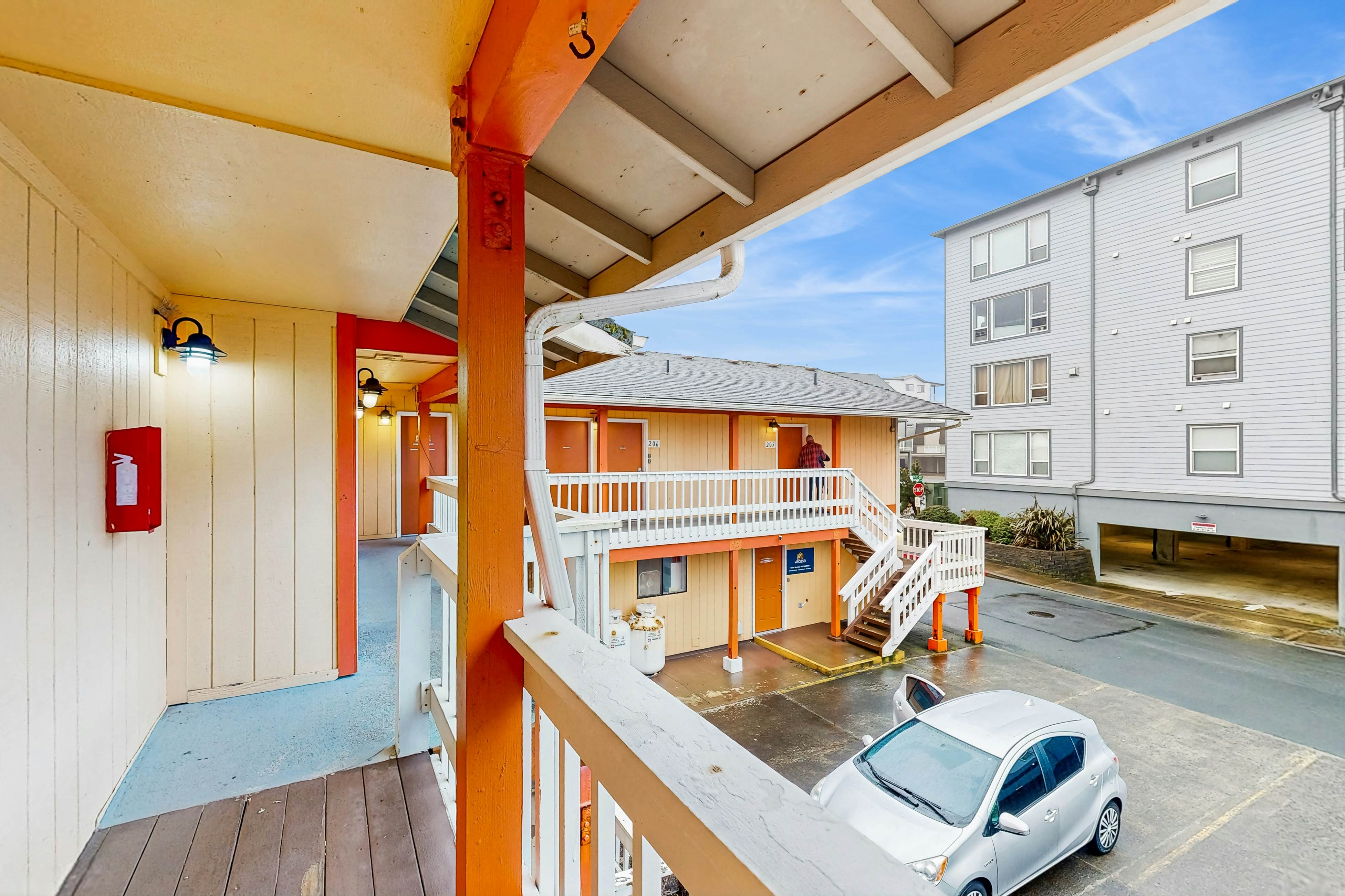 Ideally-Located Room Near Downtown & the Beach - Dog-Friendly