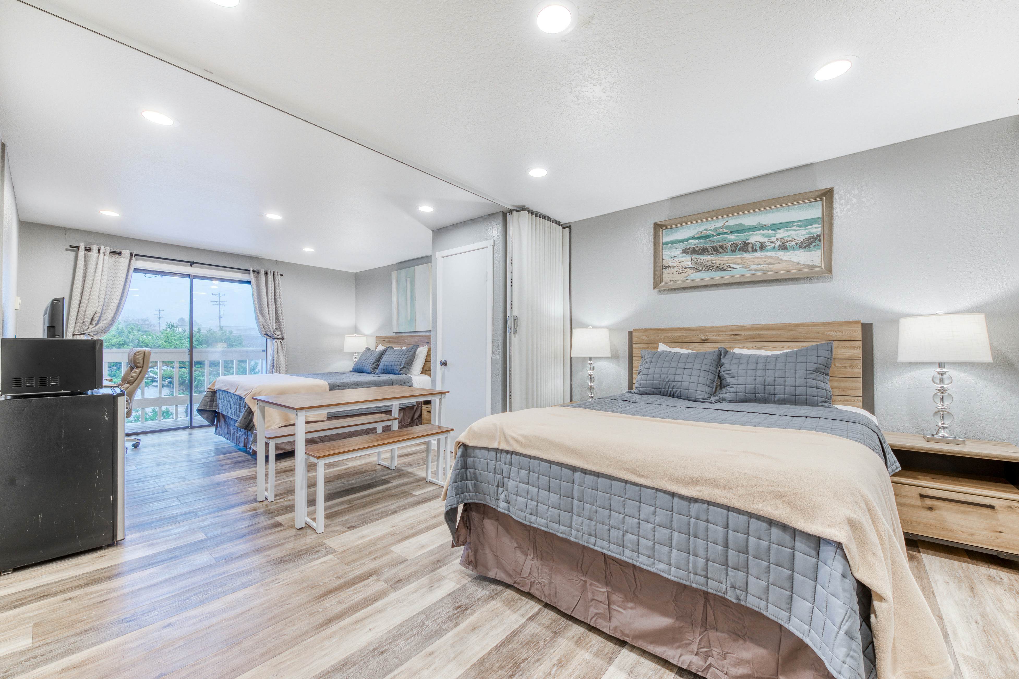 Dog friendly Two Room Combination Walk to Downtown and the Beach