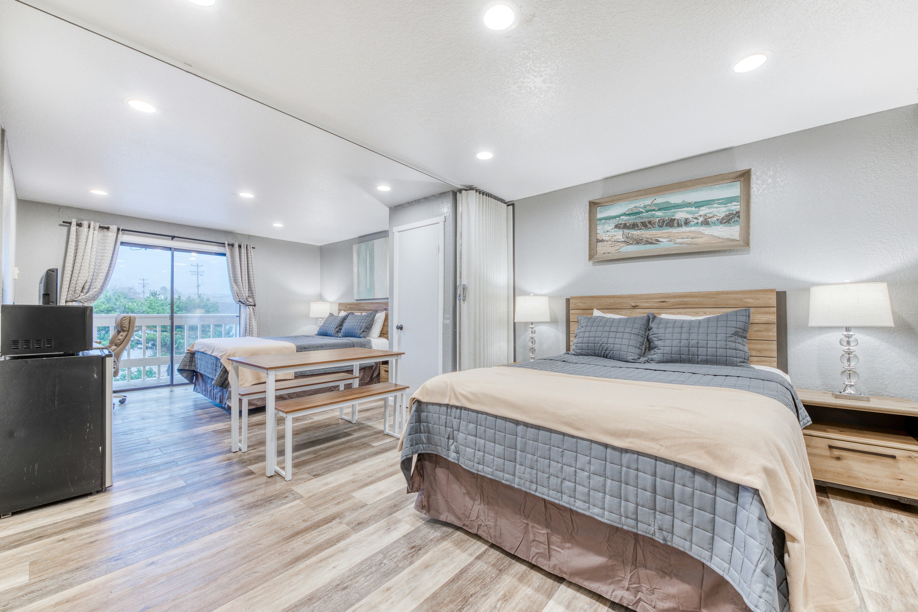 Dog-friendly Two-Room Combination - Walk to Downtown and the Beach