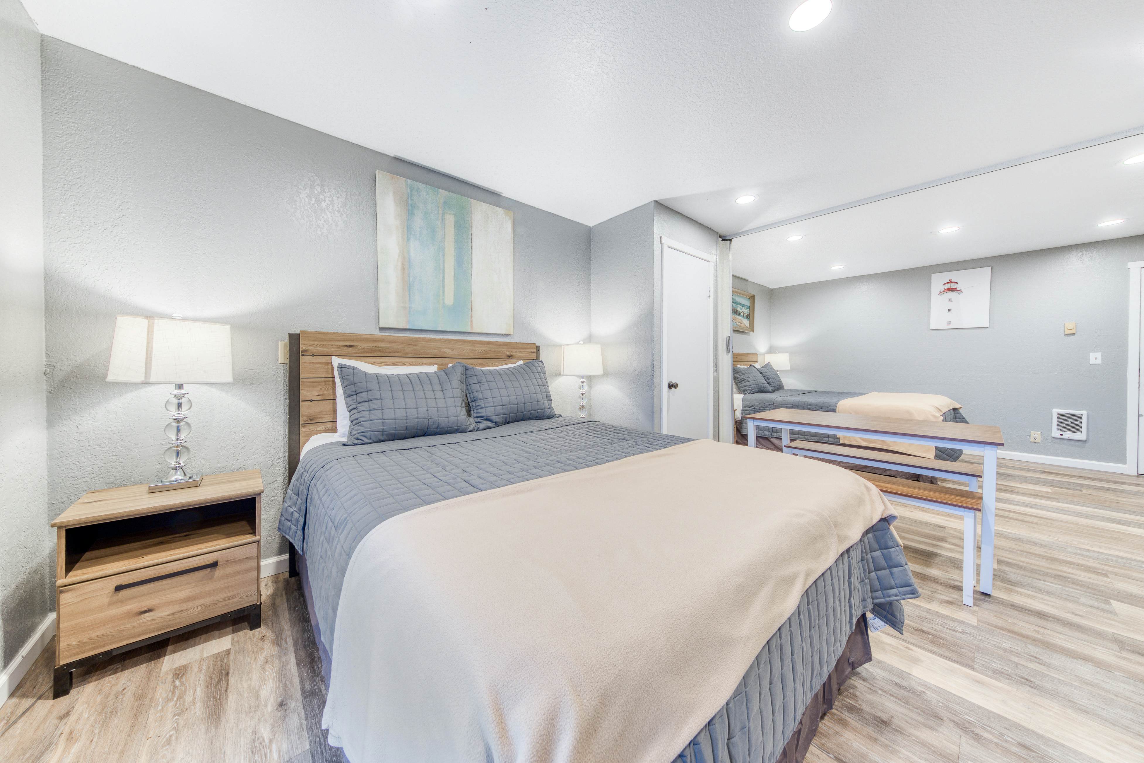 Dog friendly Two Room Combination Walk to Downtown and the Beach