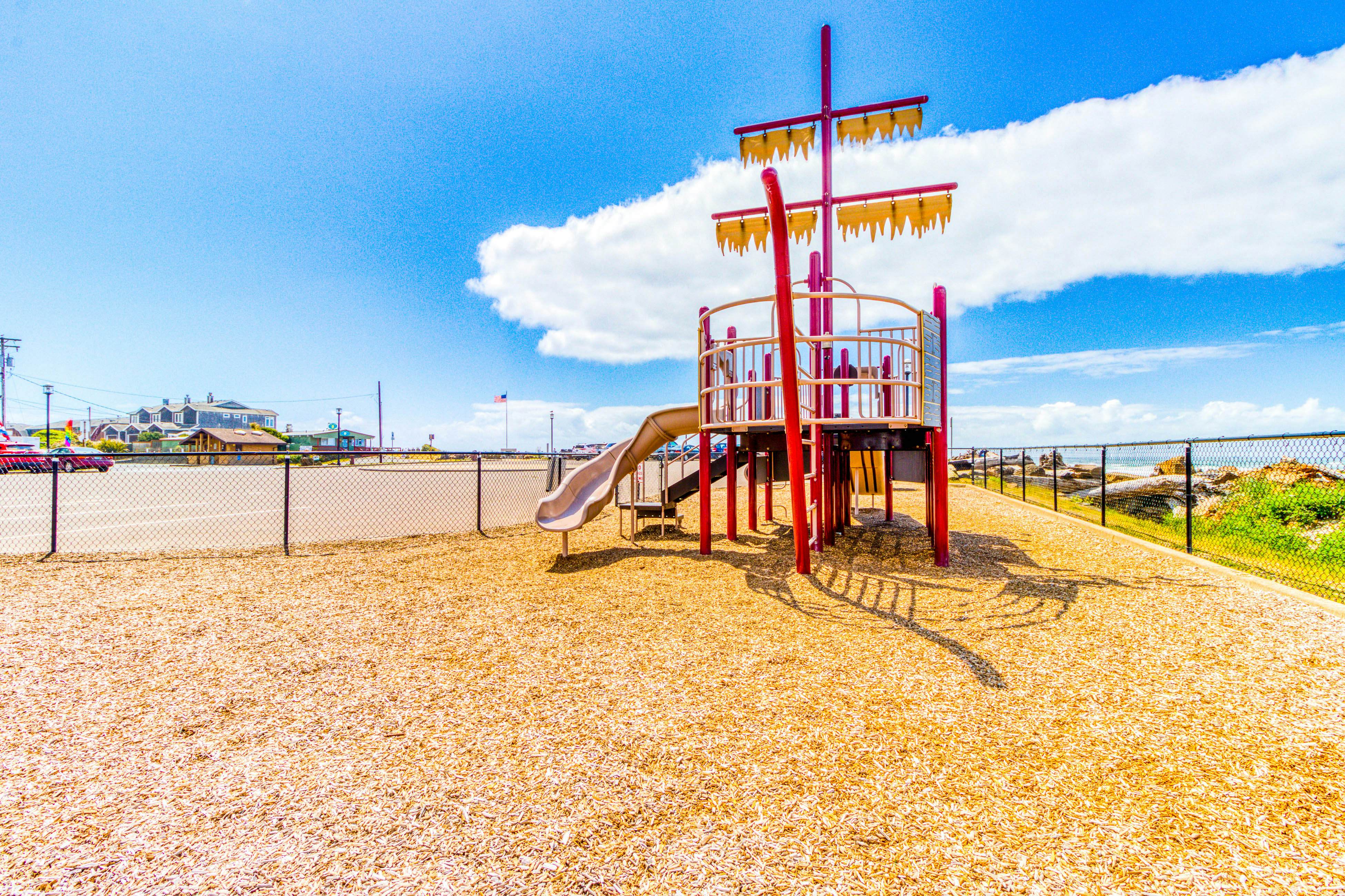 Dog-Friendly Room with Kitchen Located Near the Beach and Downtown