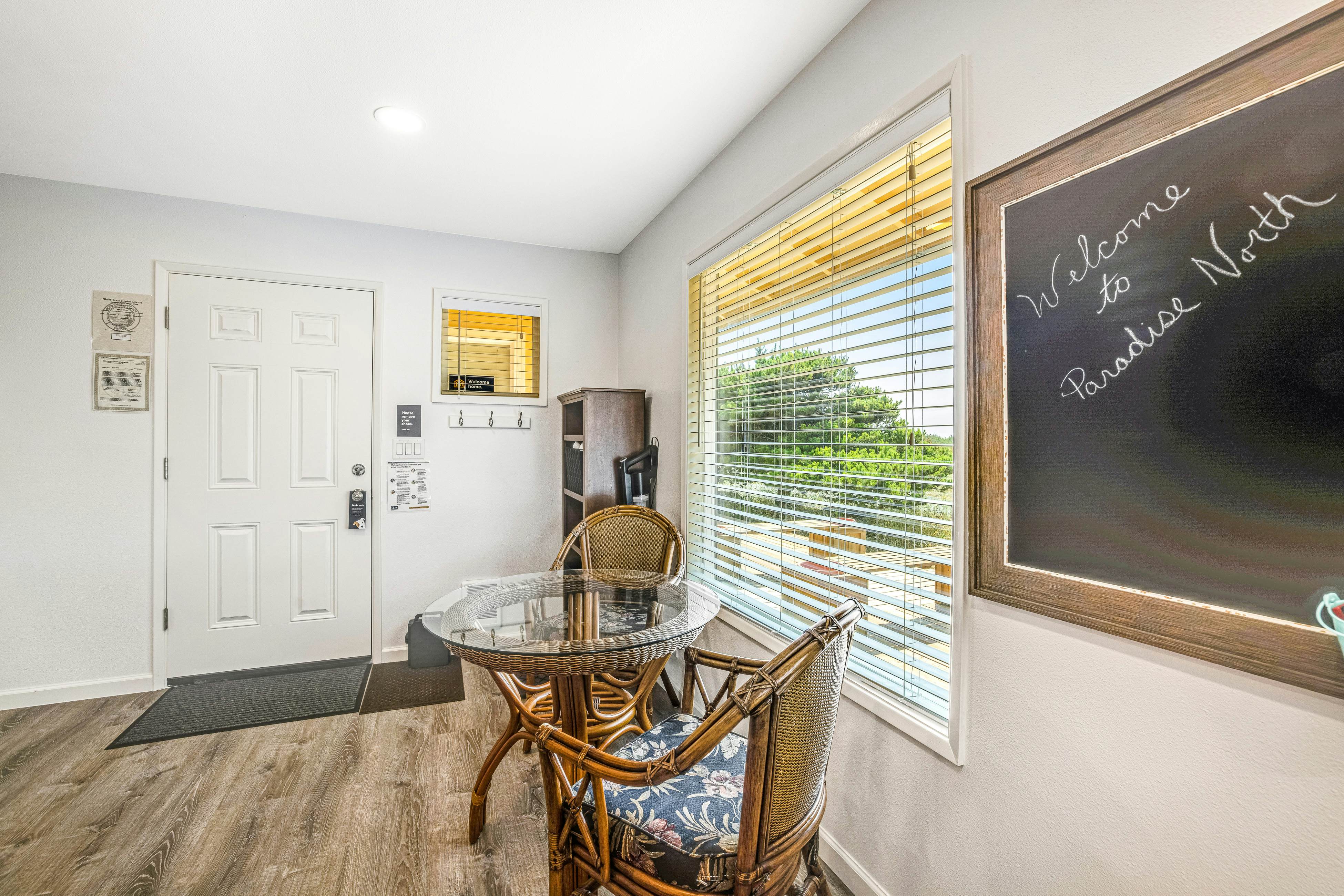 Oceanfront home with sunny deck, WiFi & washer/dryer