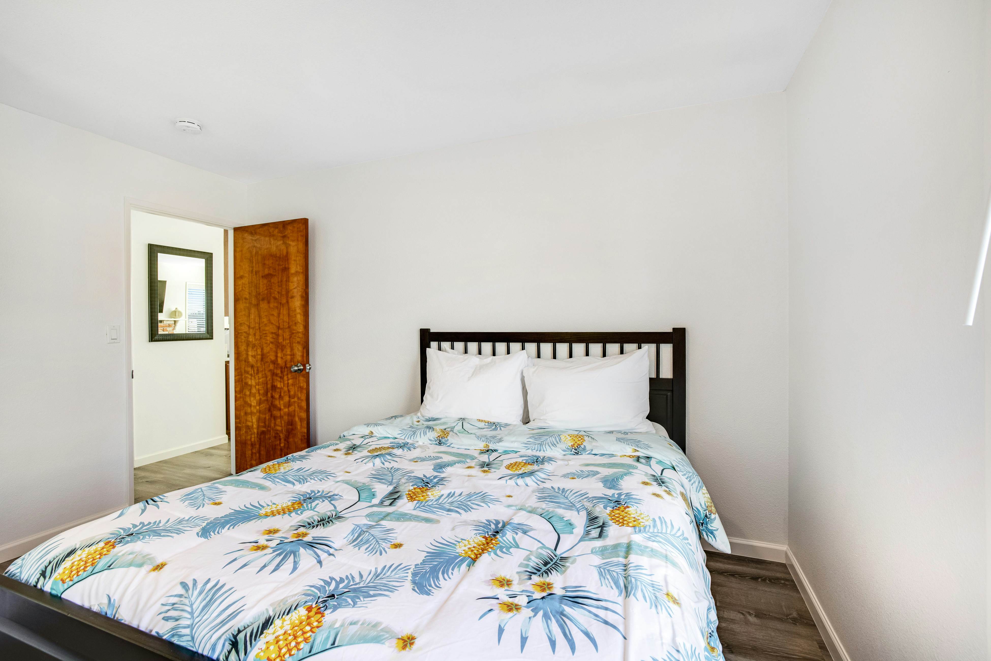 Oceanfront home with sunny deck, WiFi & washer/dryer