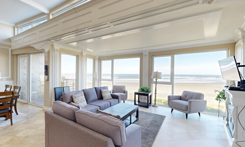 Gorgeous oceanfront condo with great views and beach access