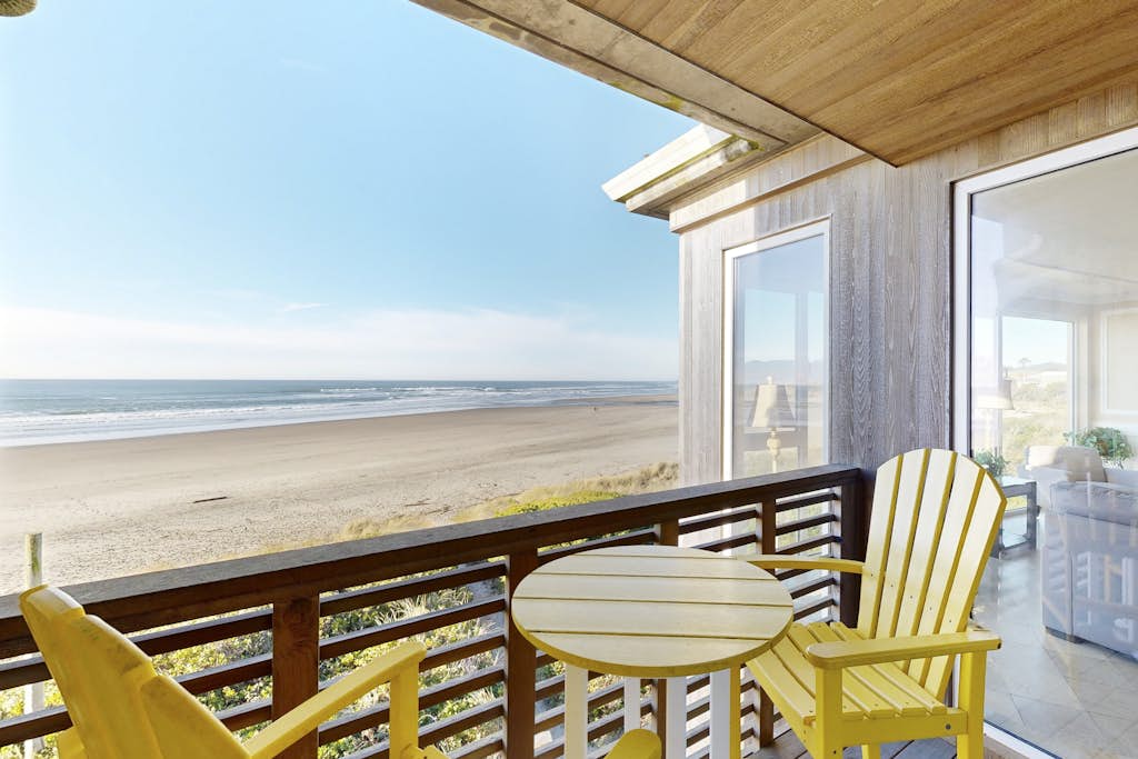 Gorgeous oceanfront condo with great views and beach access