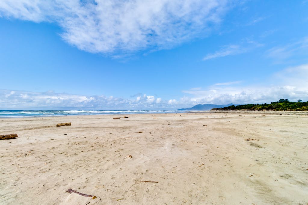 Gorgeous oceanfront condo with great views and beach access