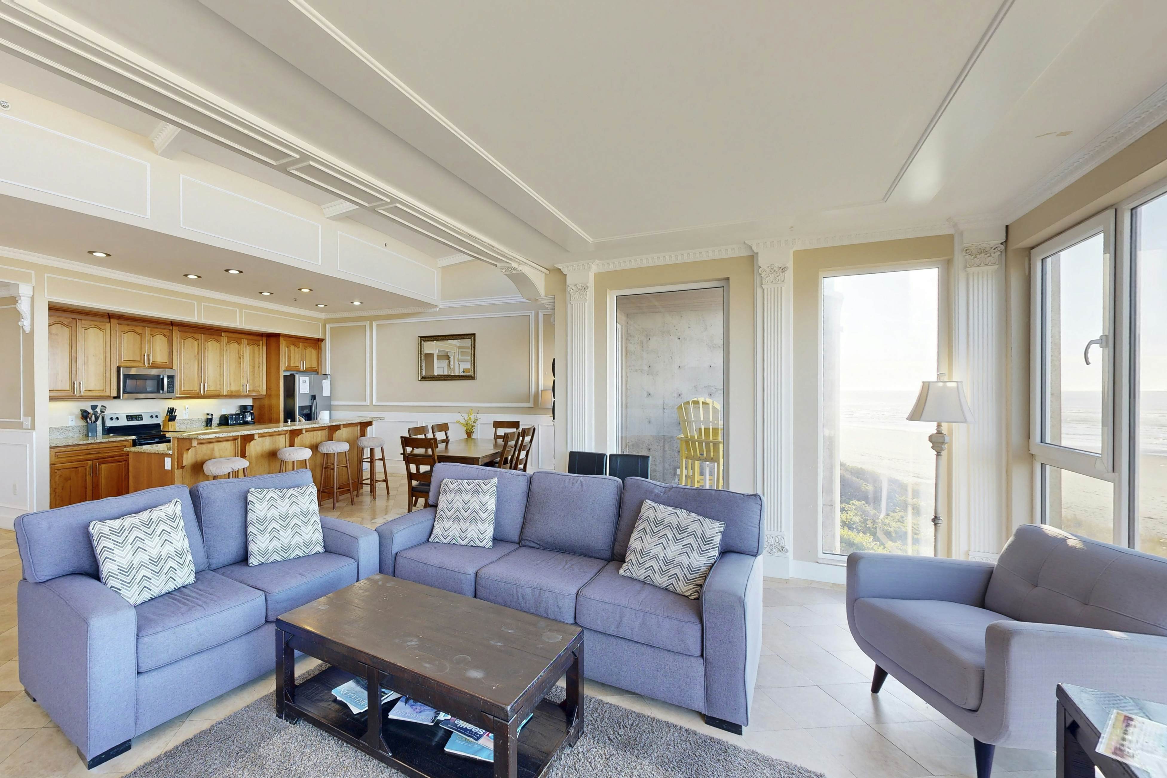 Gorgeous oceanfront condo with great views & beach access