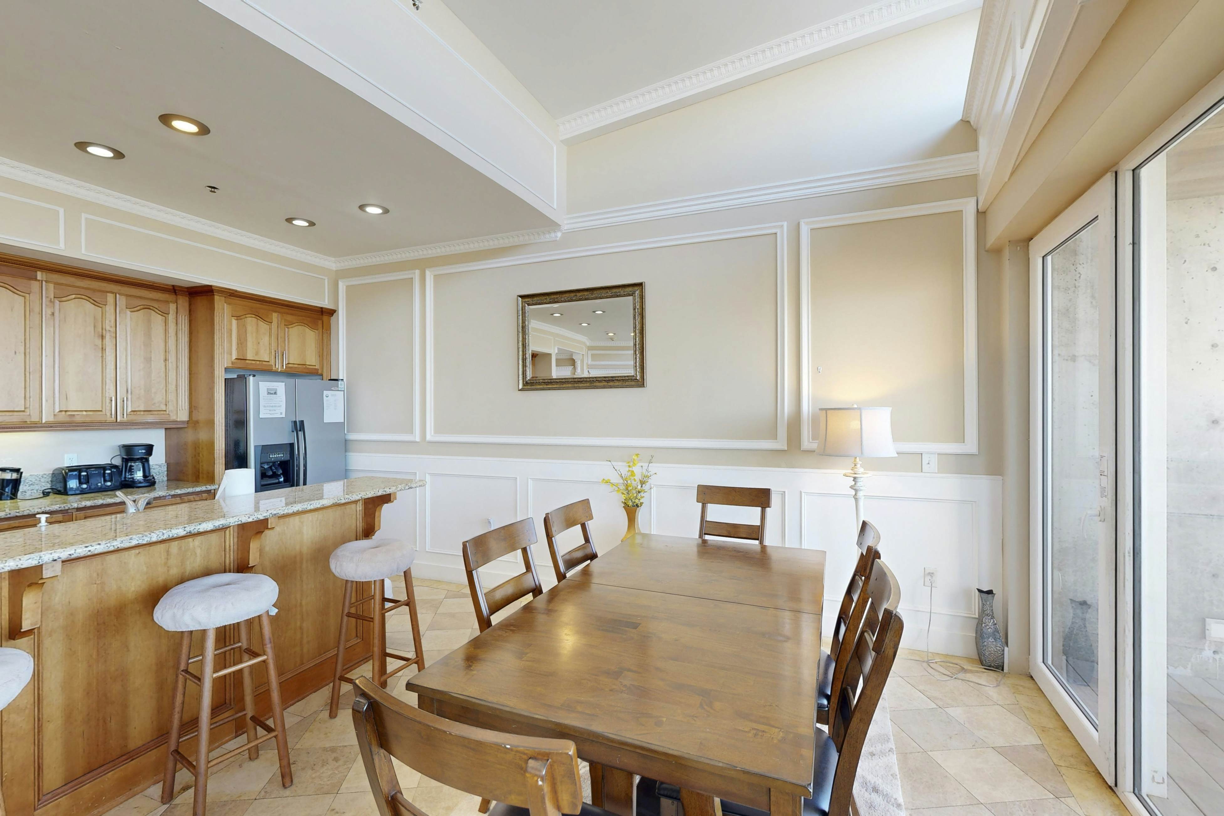 Gorgeous oceanfront condo with great views & beach access