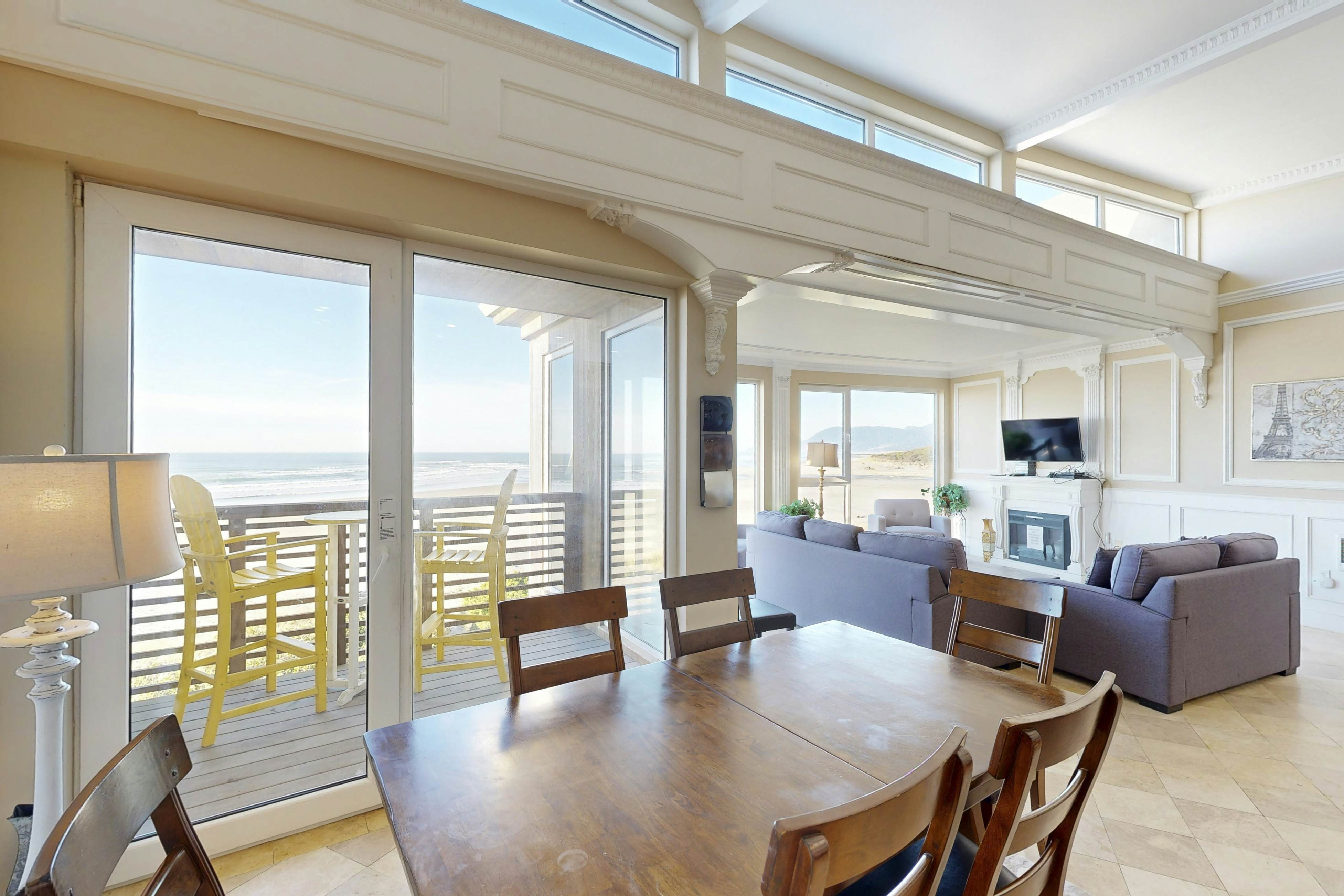 Gorgeous oceanfront condo with great views & beach access