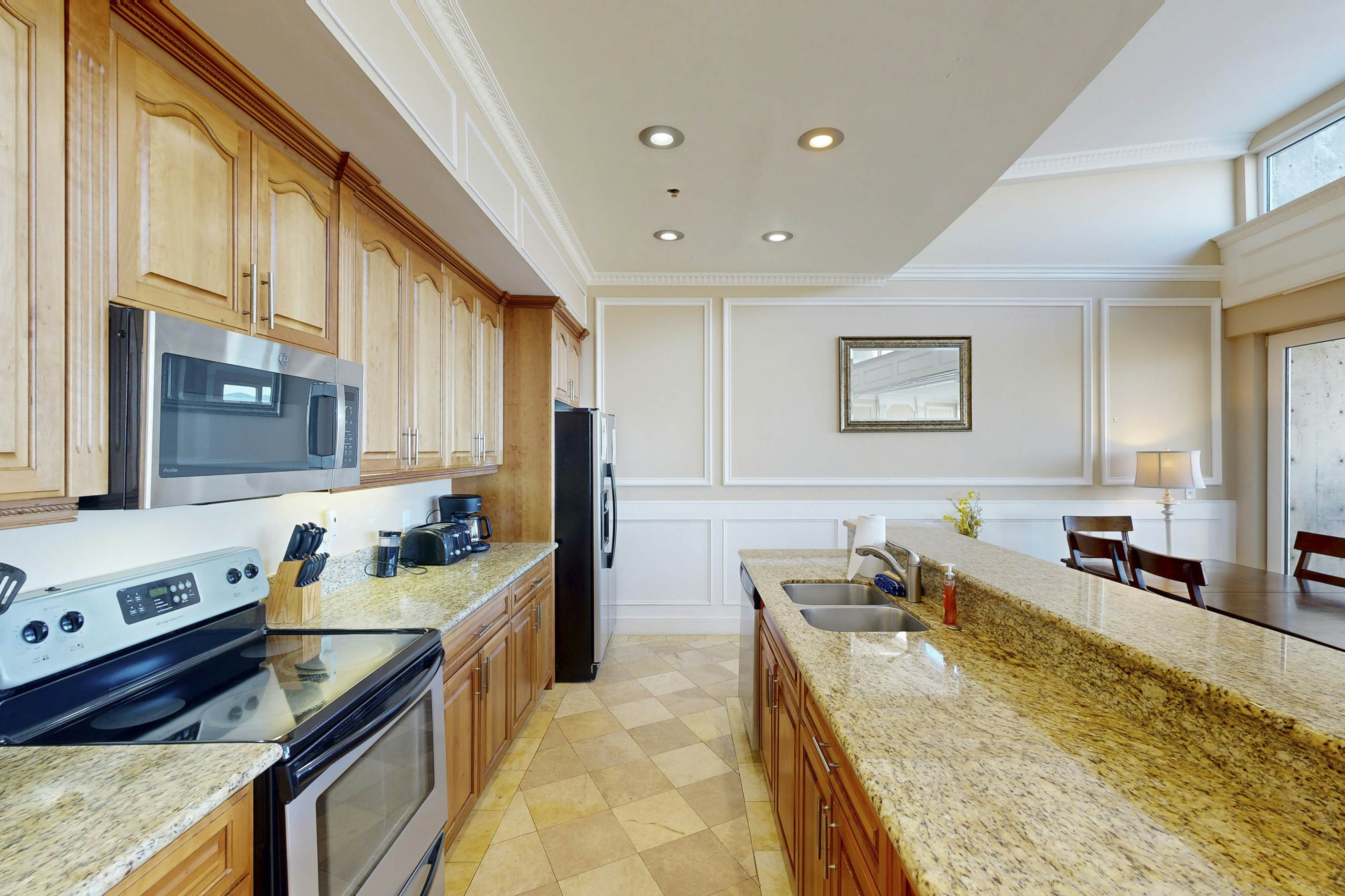 Gorgeous oceanfront condo with great views & beach access