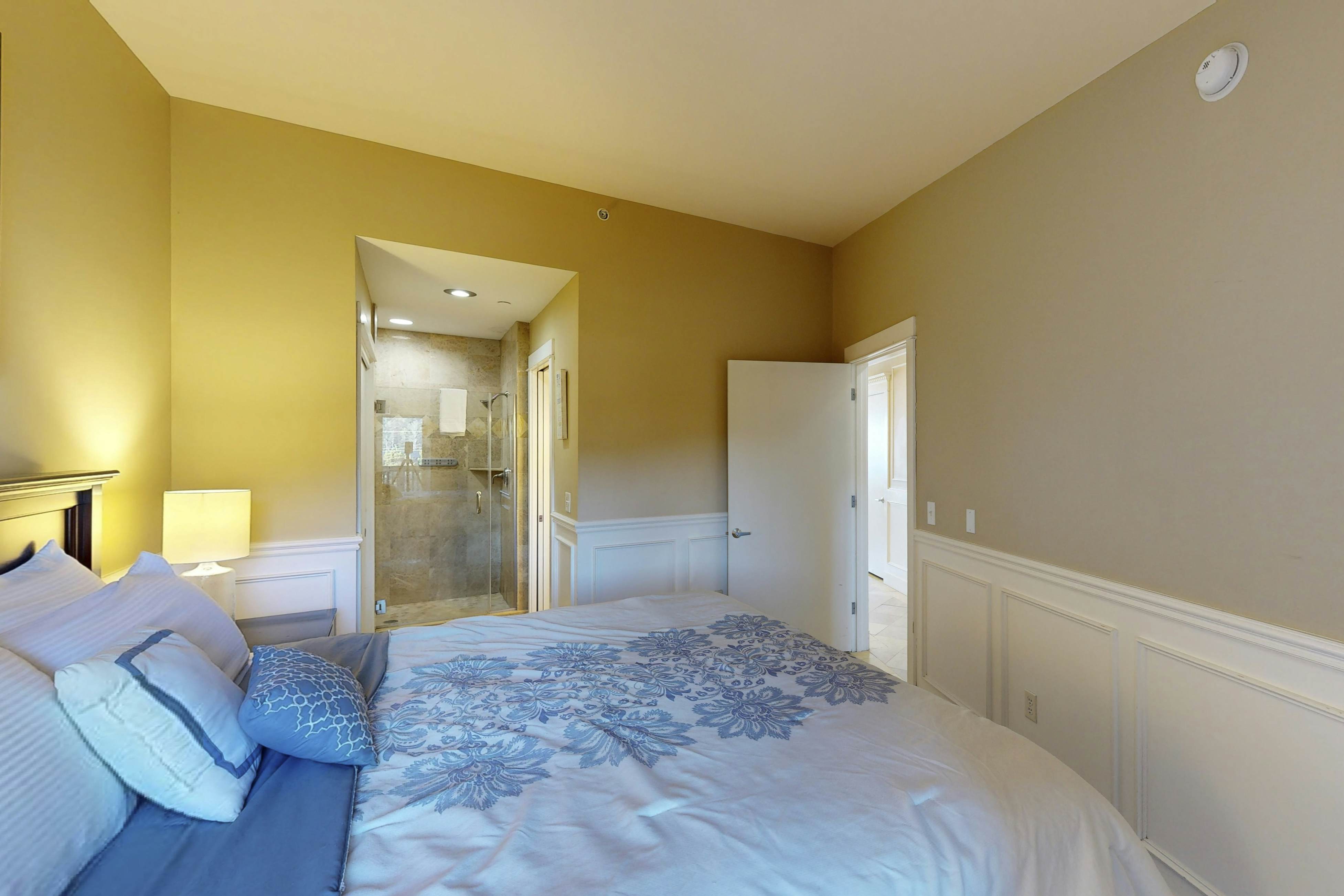 Gorgeous oceanfront condo with great views & beach access