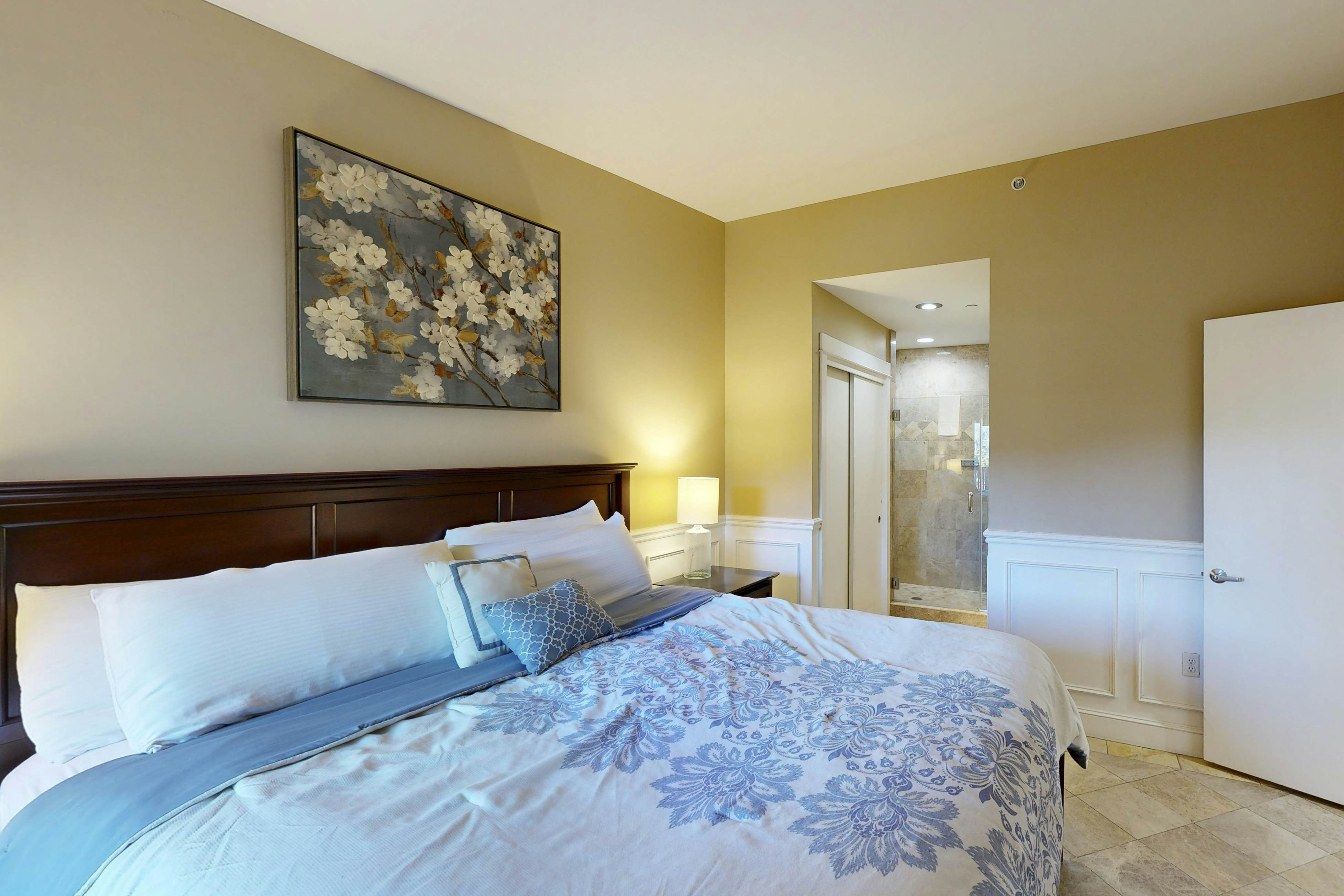 Gorgeous oceanfront condo with great views & beach access