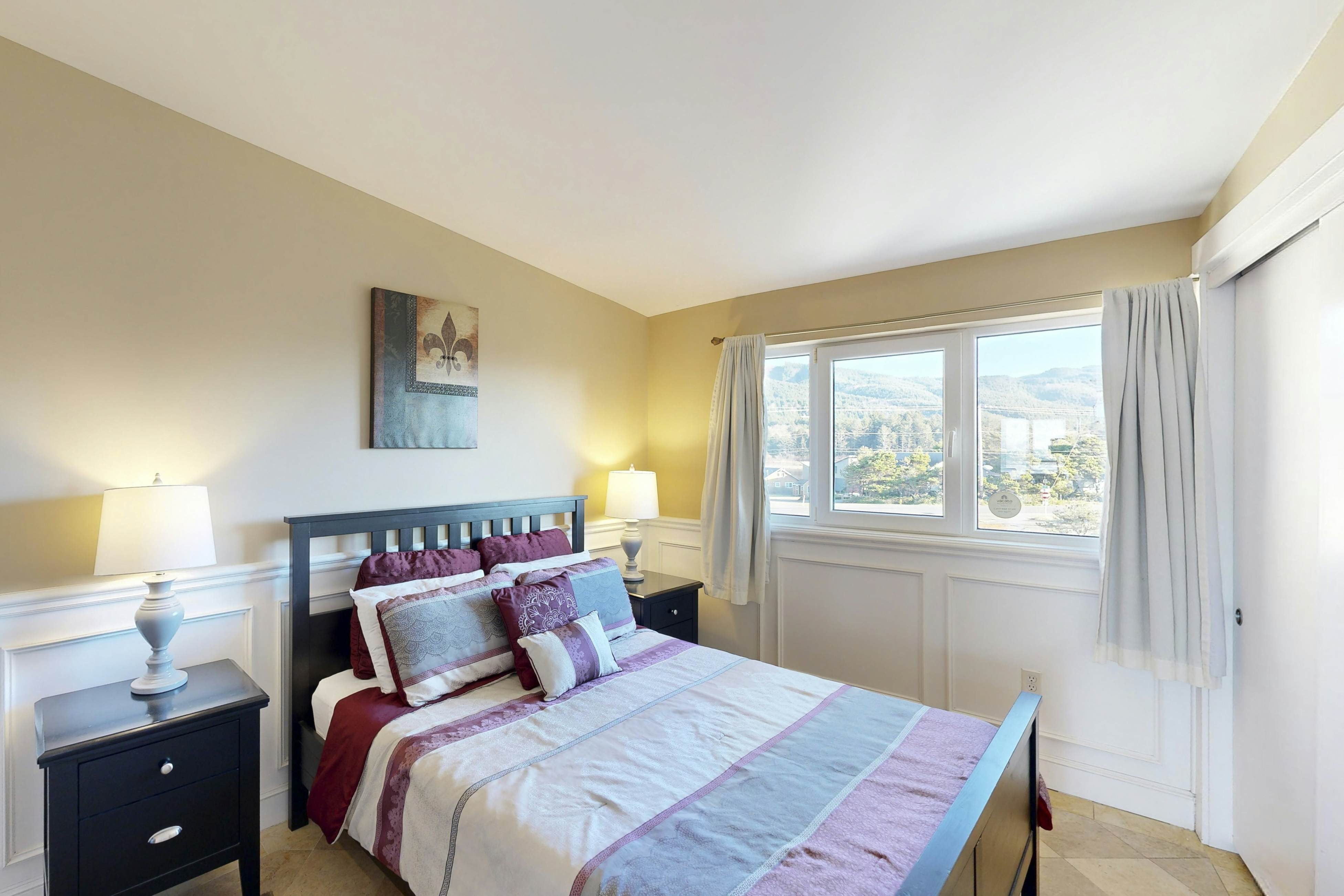 Gorgeous oceanfront condo with great views & beach access