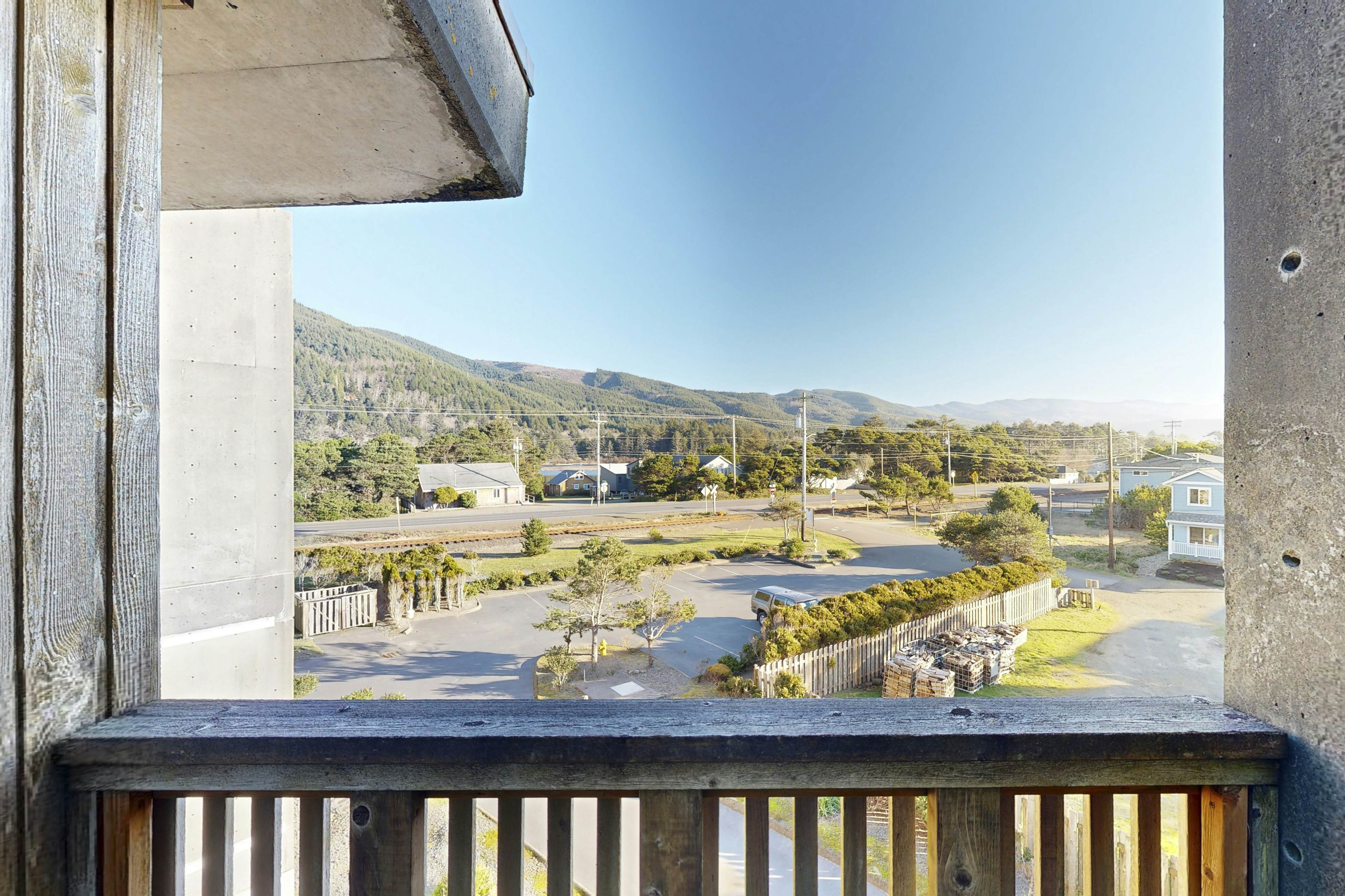 Gorgeous oceanfront condo with great views & beach access