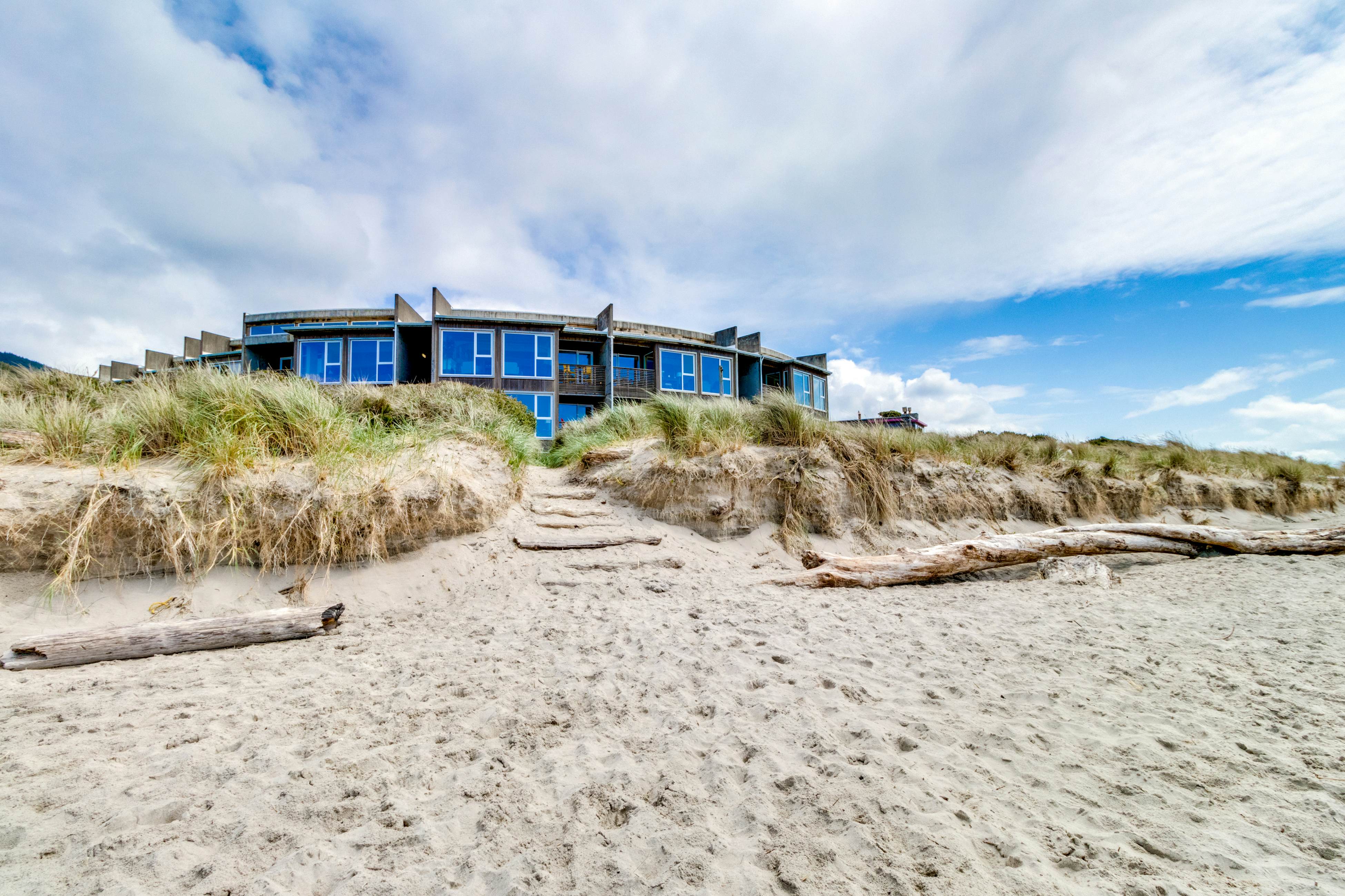 Gorgeous oceanfront condo with great views & beach access