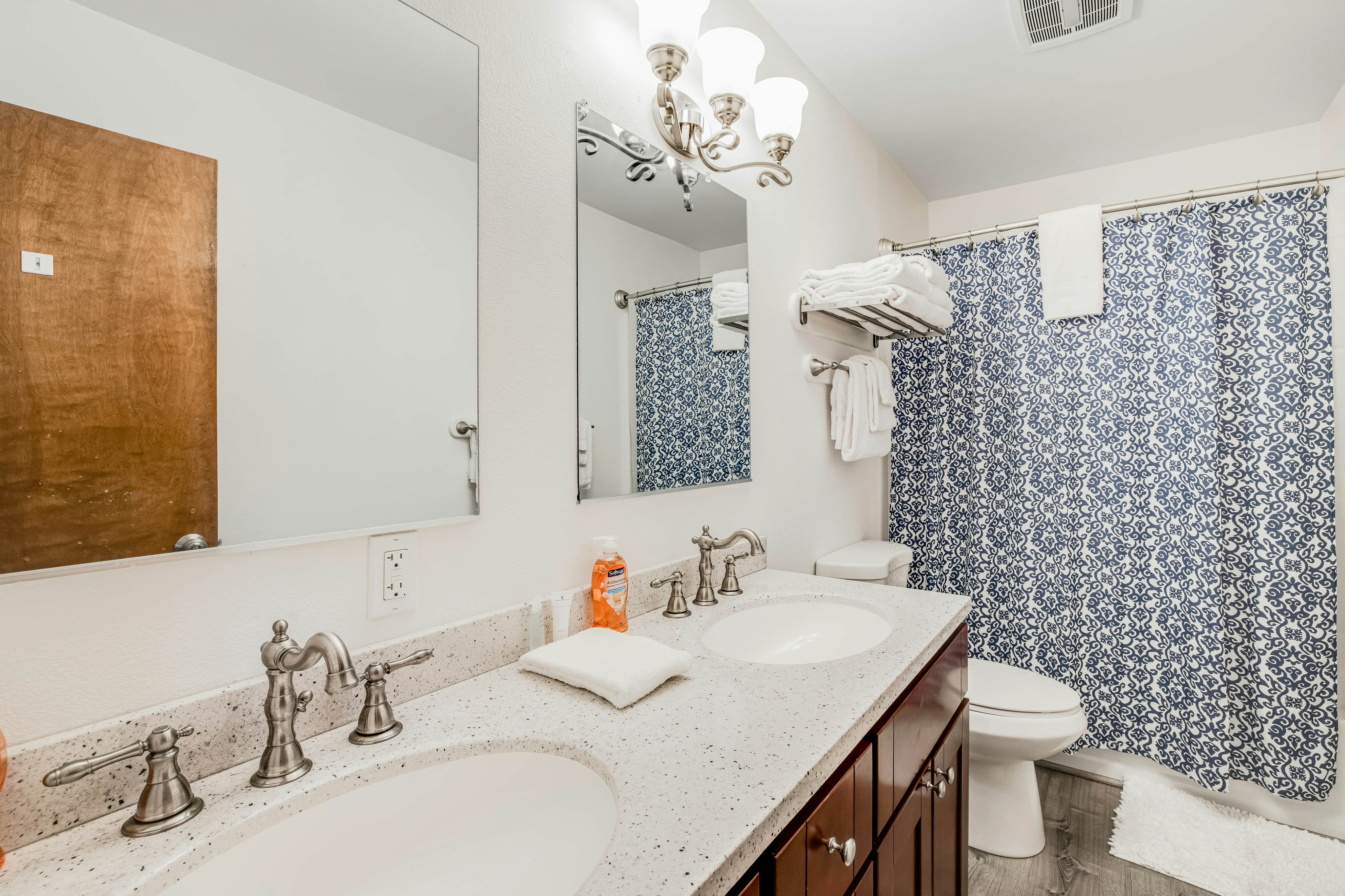 Oceanfront dog-friendly home with sunny deck, ocean view & washer/dryer