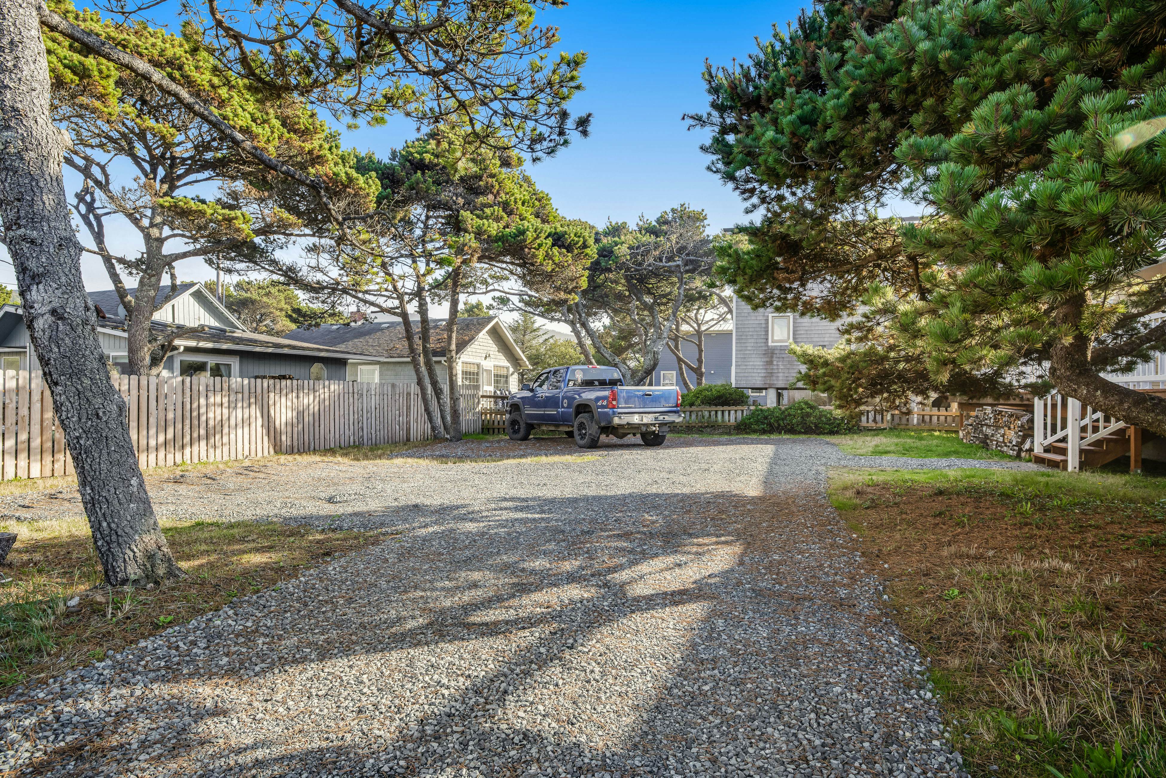 Oceanfront dog-friendly home with sunny deck, ocean view & washer/dryer