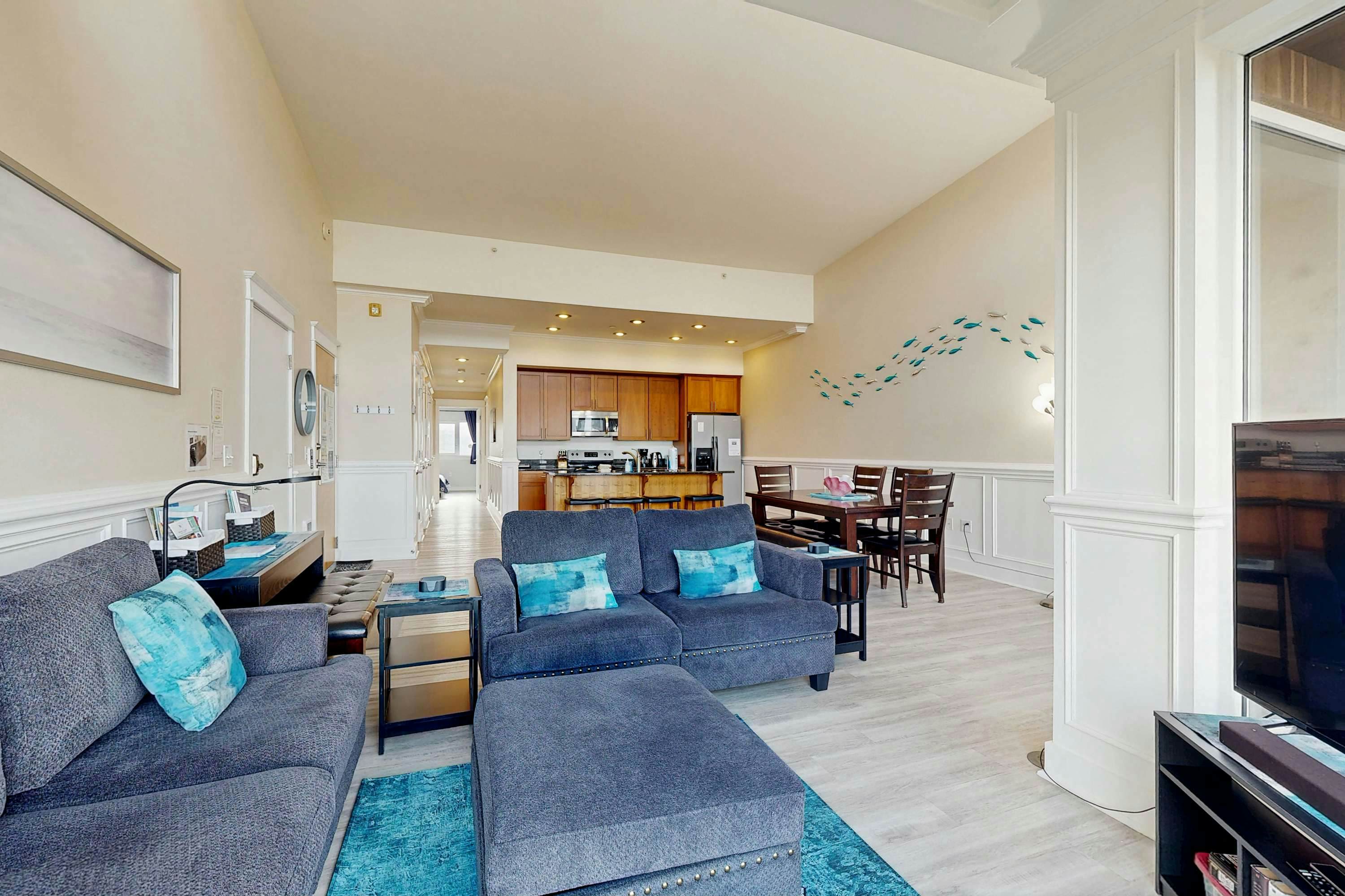 Elegant oceanfront condo with deck and extraordinary views dog friendly