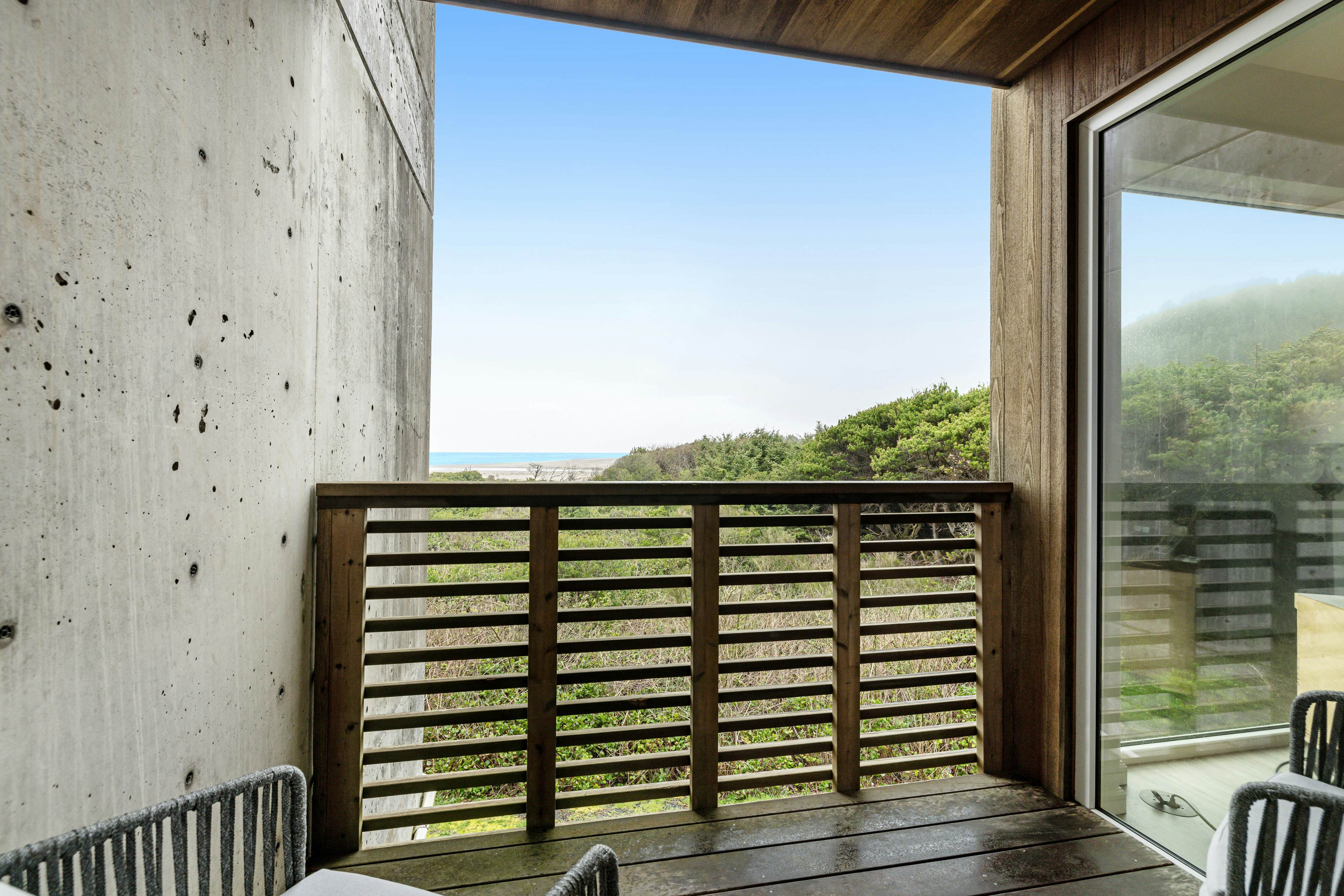 Modern Condo on the Beach with Spectacular Views