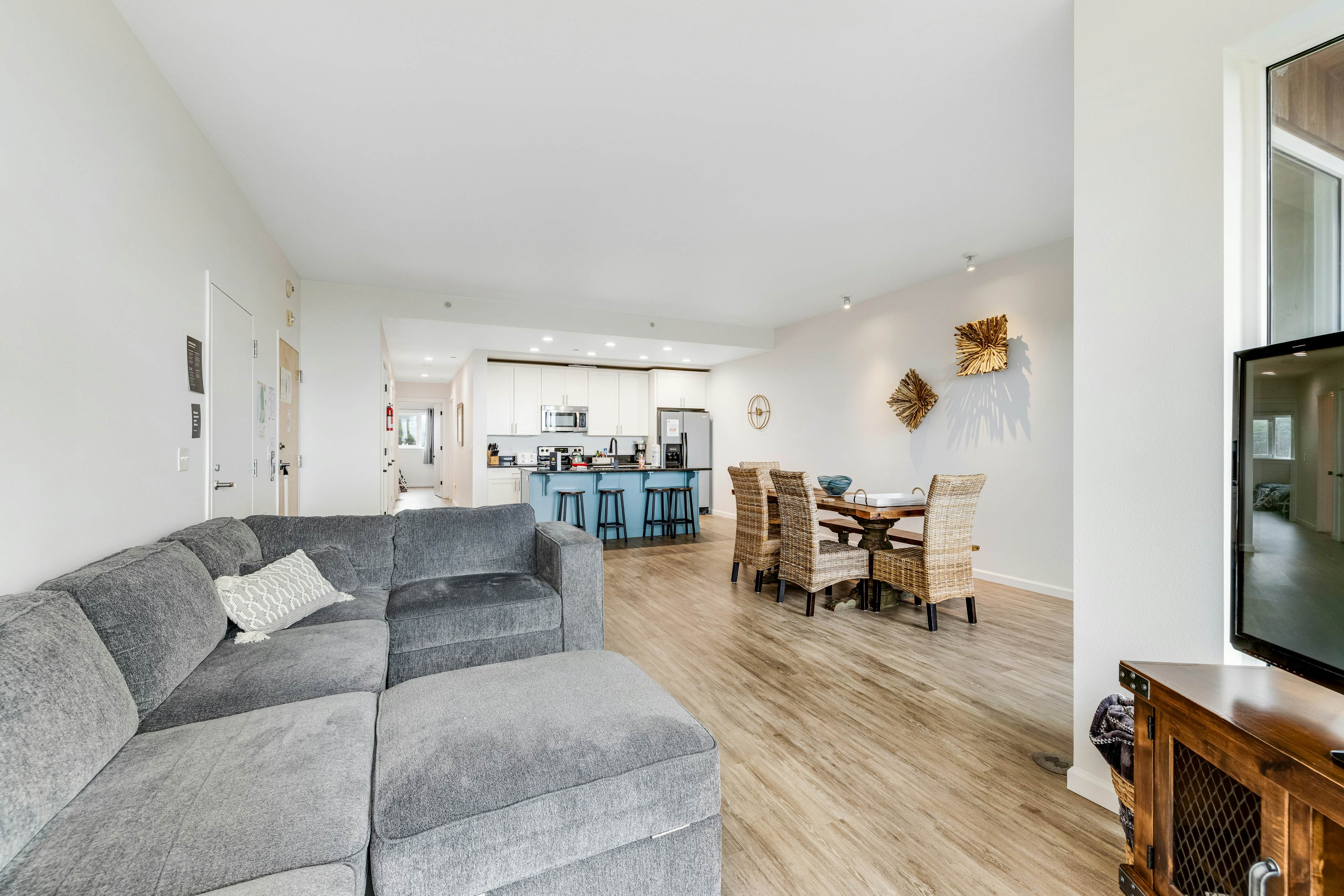 Modern Condo on the Beach with Spectacular Views