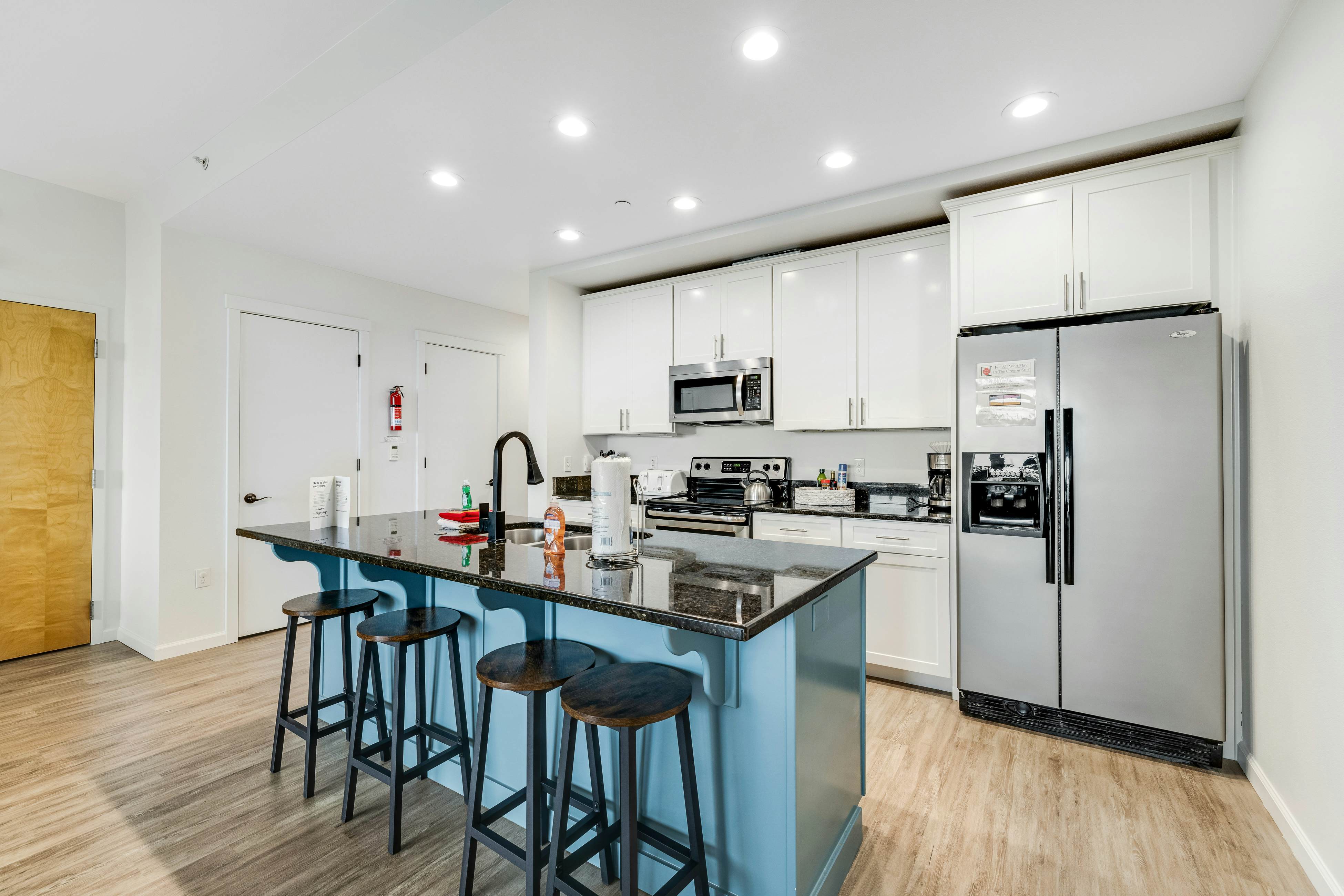 Modern Condo on the Beach with Spectacular Views