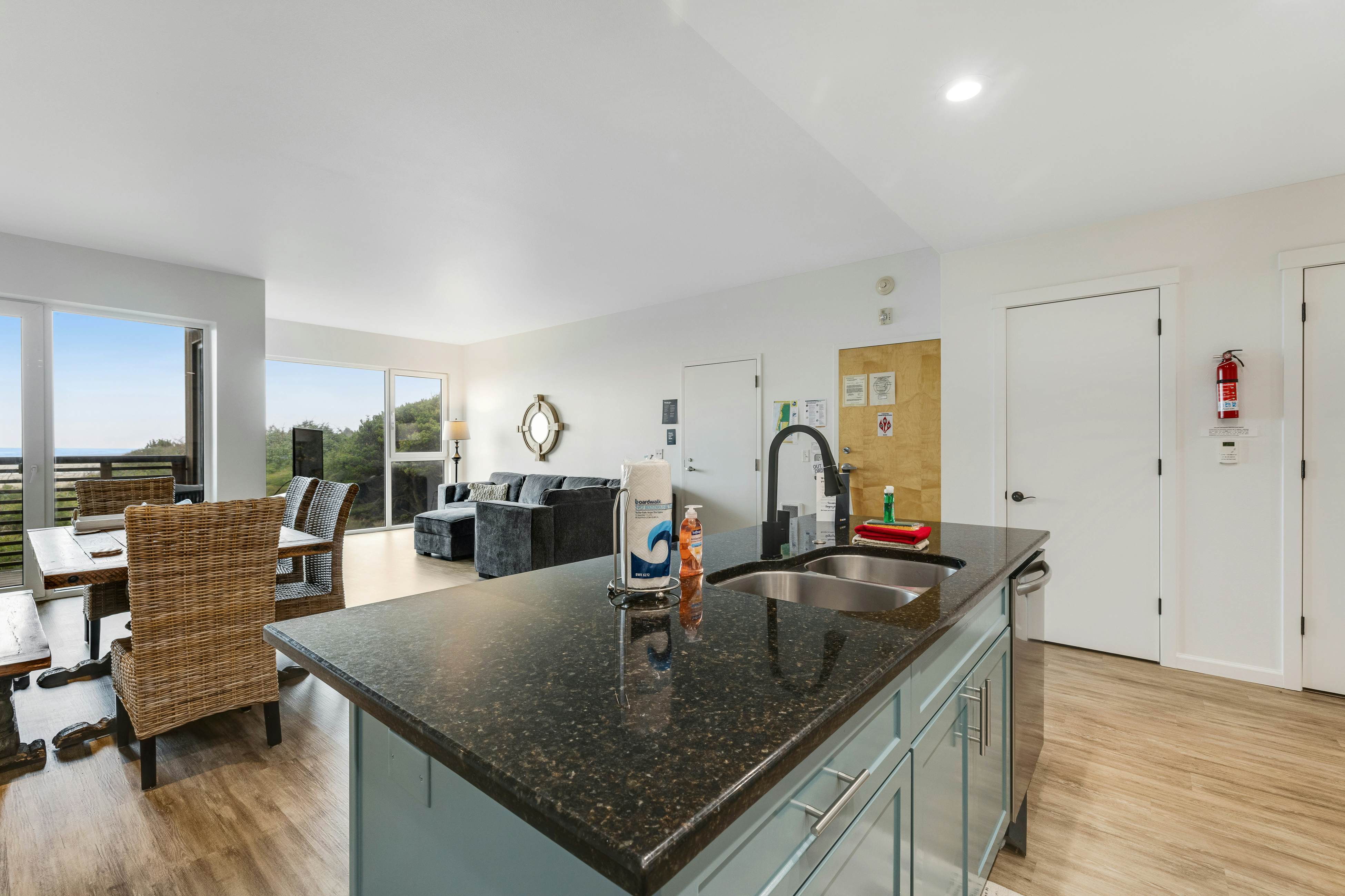 Modern Condo on the Beach with Spectacular Views