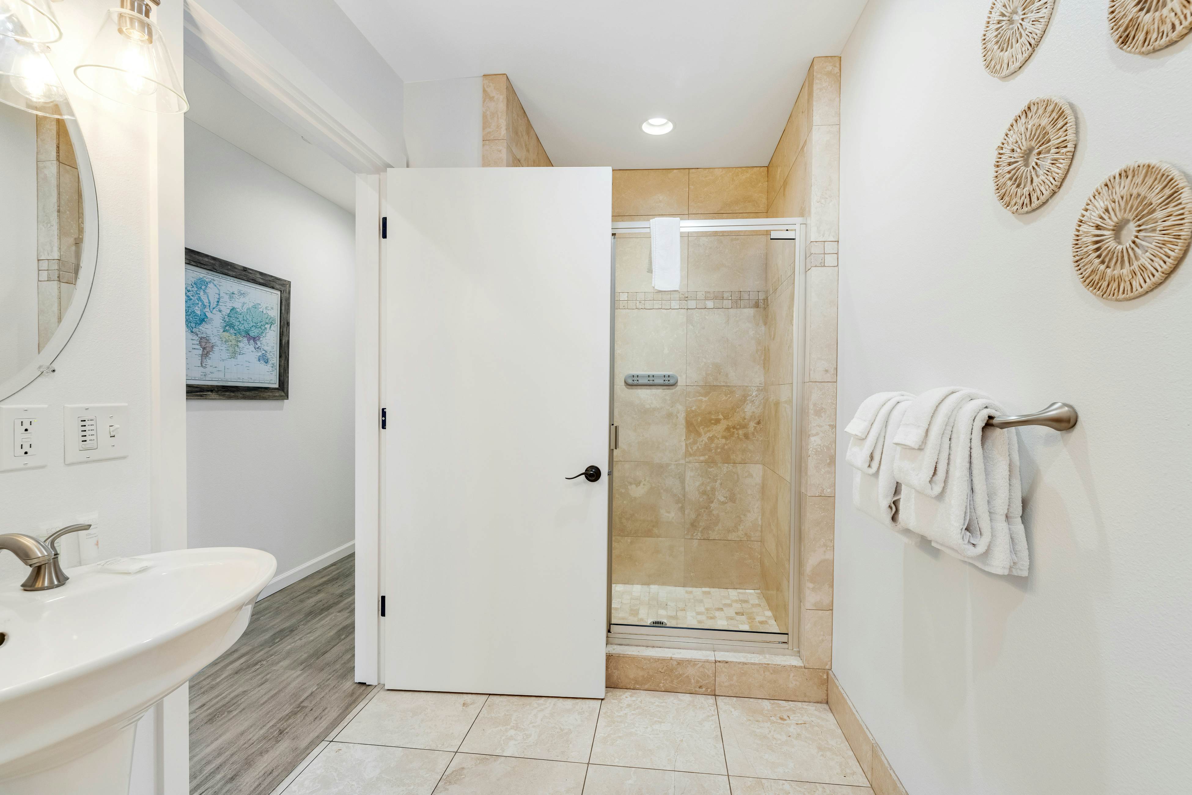 Modern Condo on the Beach with Spectacular Views