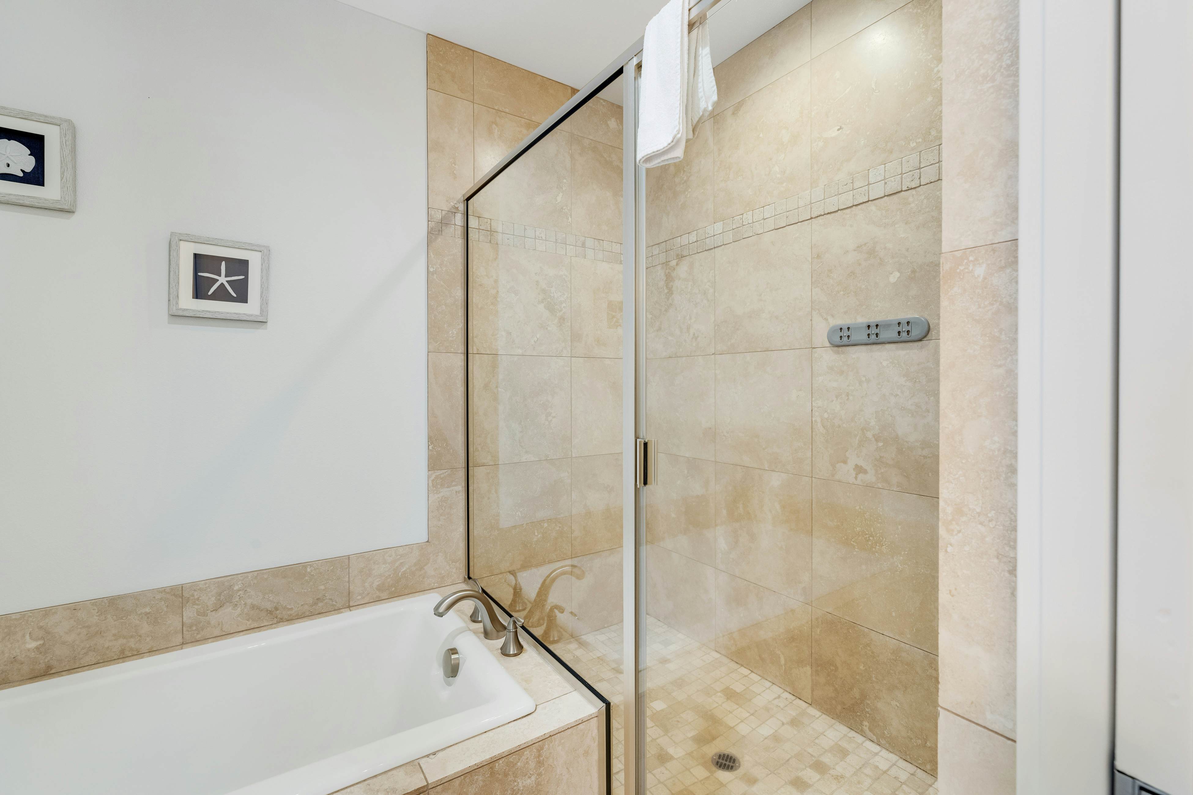 Modern Condo on the Beach with Spectacular Views