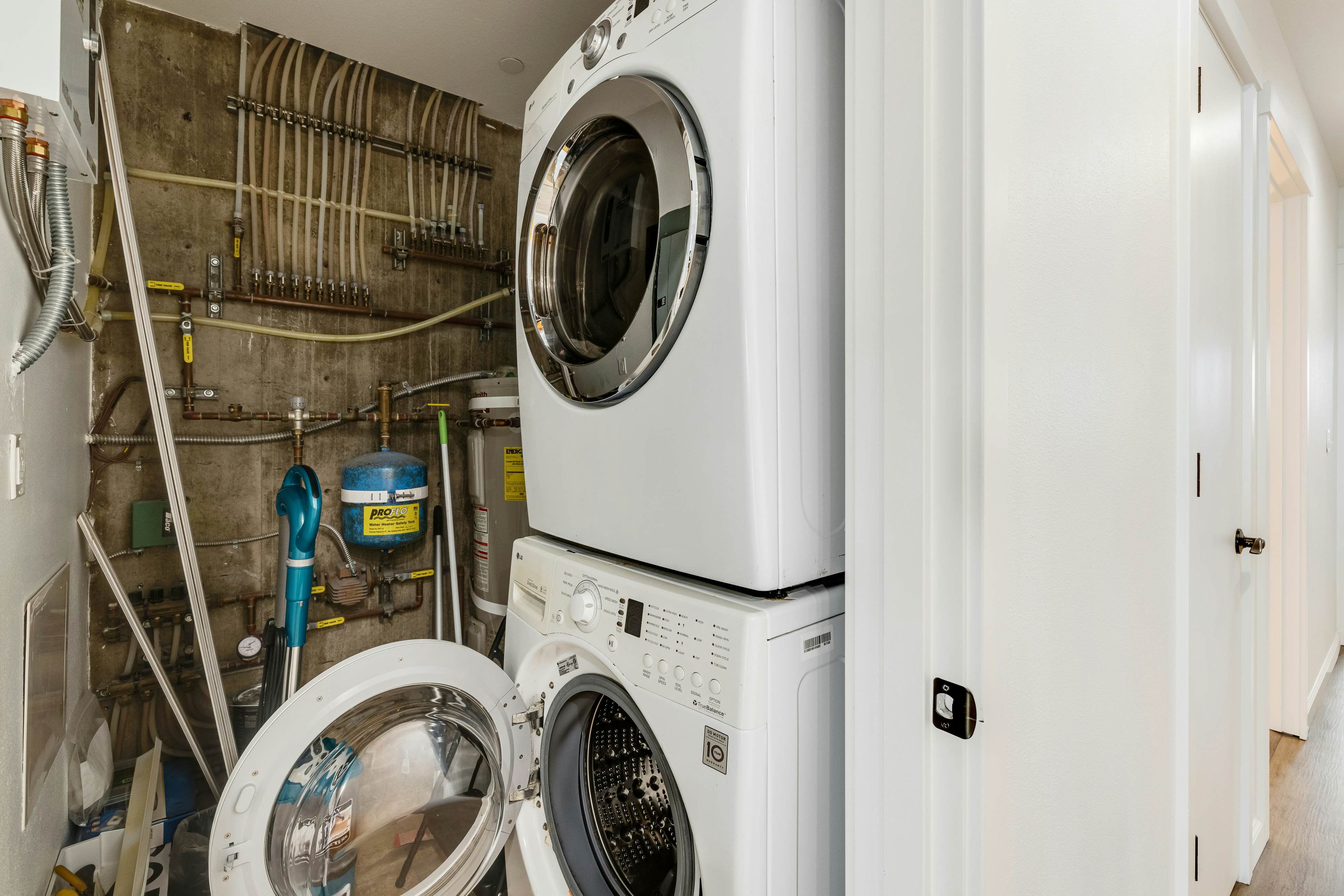 Modern Condo on the Beach with Spectacular Views