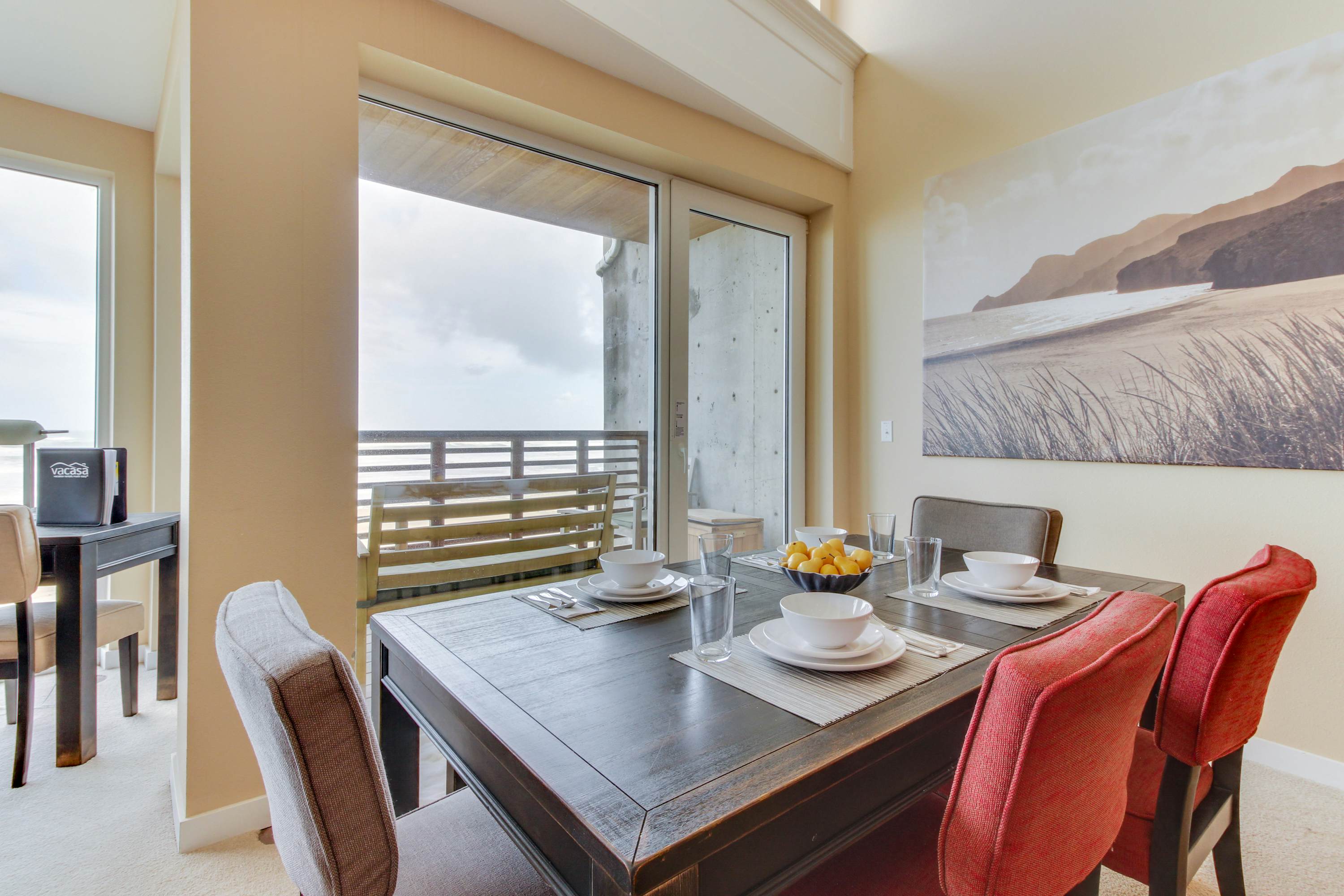 Contemporary oceanfront condo w/amazing views, dog-friendly