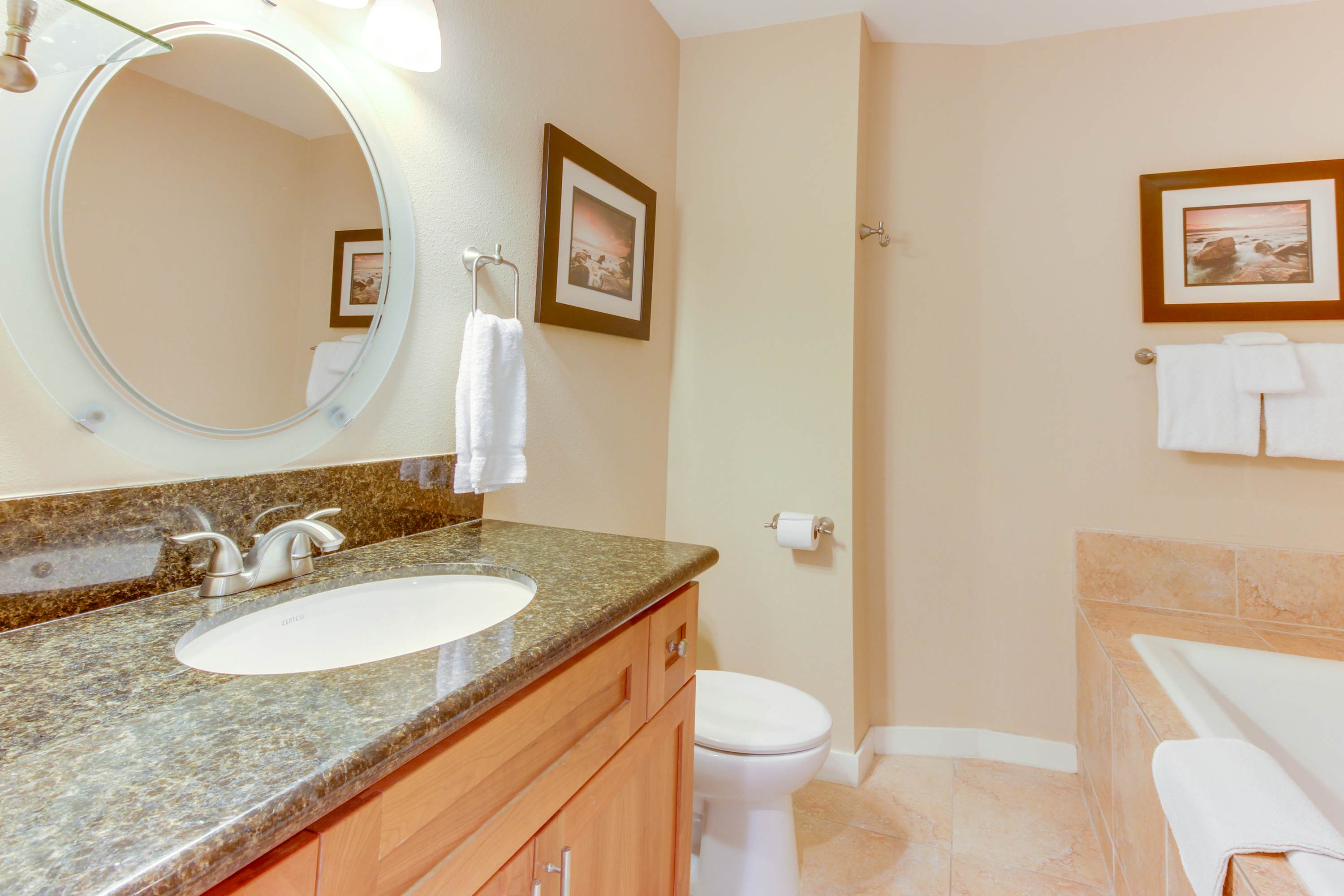 Contemporary oceanfront condo w/amazing views, dog-friendly