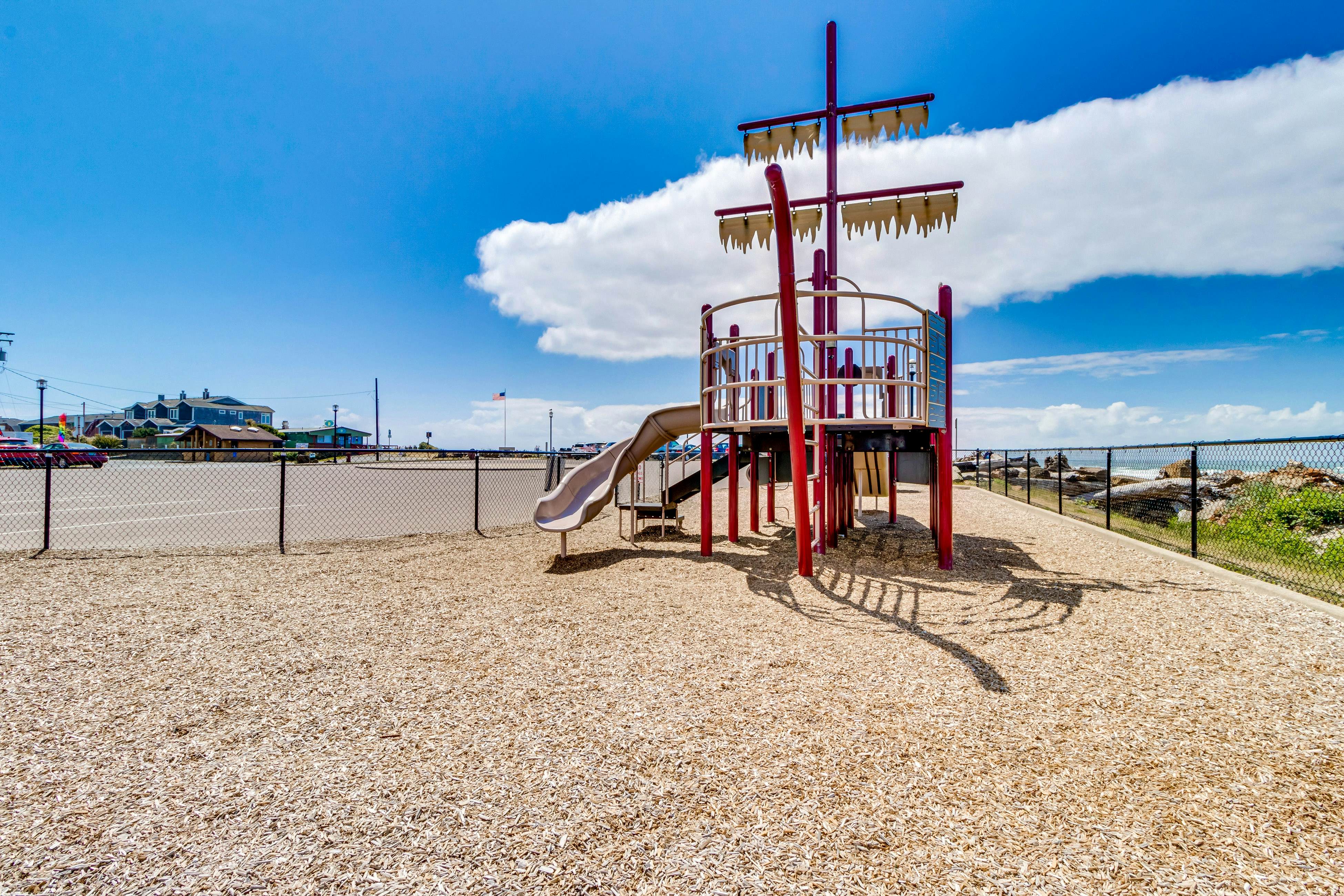 Modern Waterfront Condo - Right on the Pacific Ocean, Dogs Welcome