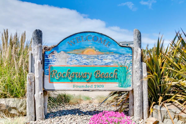 Dog Friendly Waterfront Bungalow Just Steps to the Sand and Waves
