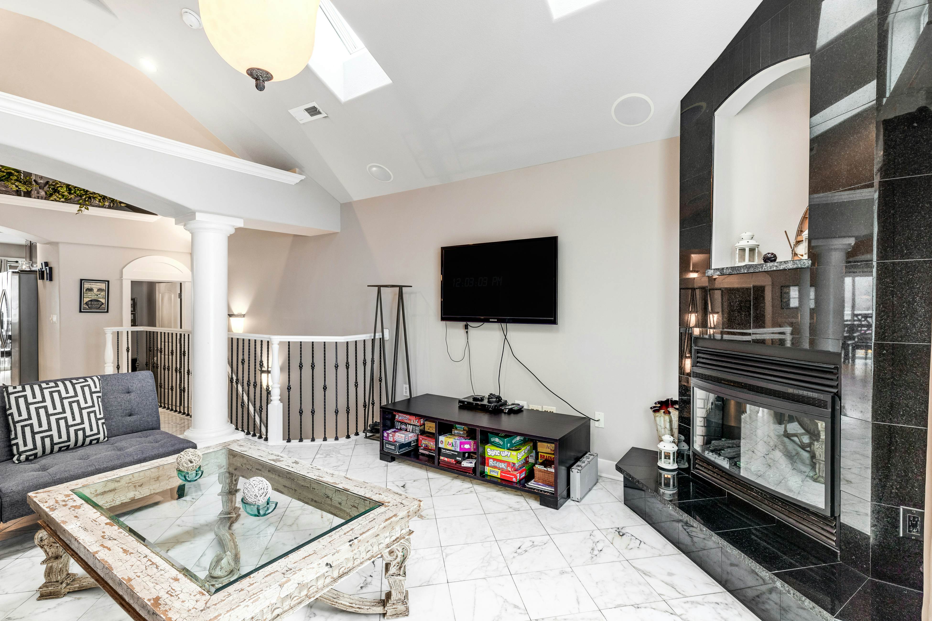 Oceanfront townhome with amazing views, decks, beach access, & updated kitchen