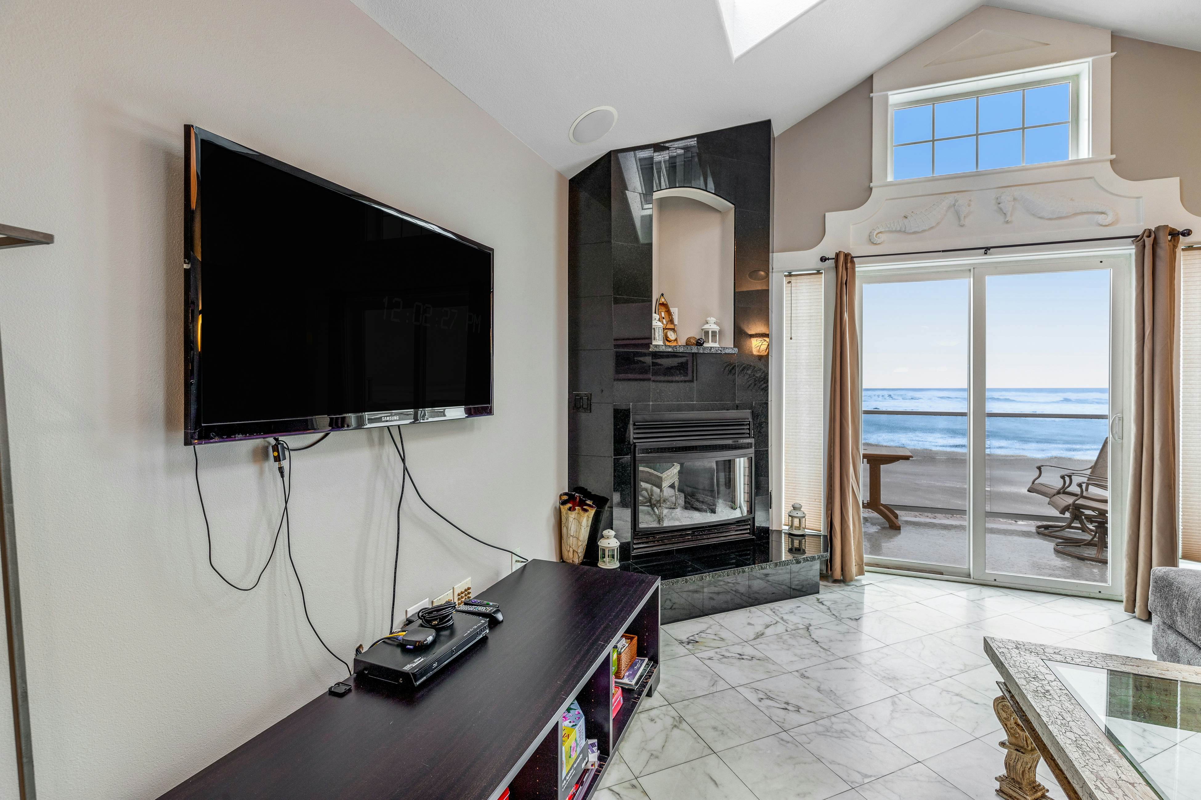 Oceanfront townhome with amazing views, decks, beach access, & updated kitchen