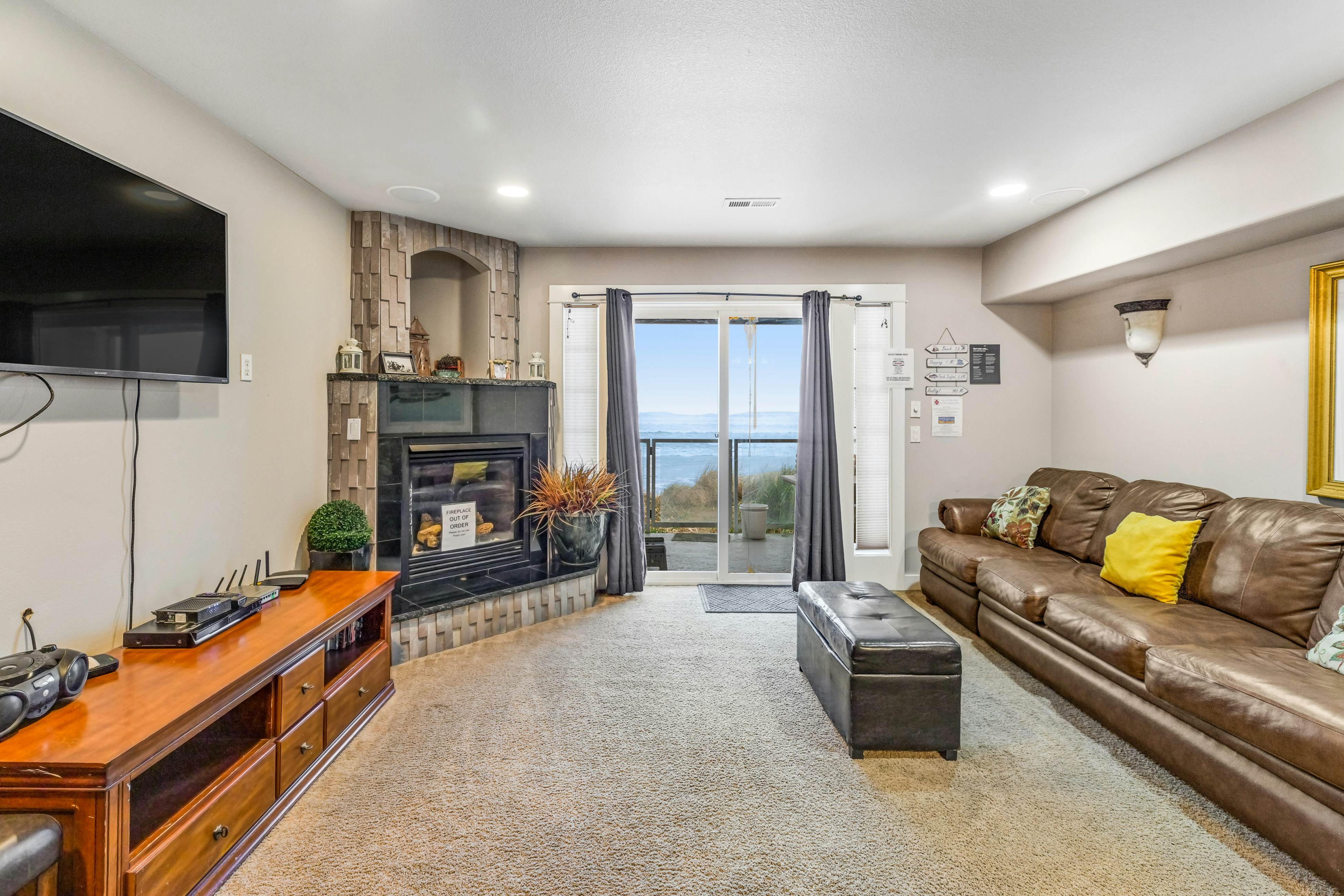 Oceanfront townhome with amazing views, decks, beach access, & updated kitchen