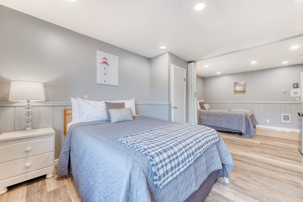 Two Dog Friendly Studios with Full Kitchen and Kitchenette Walk to the Beach