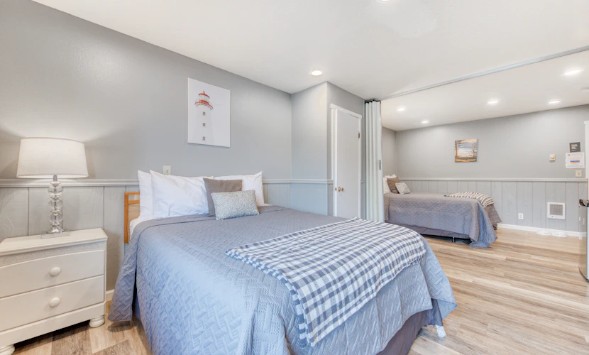 Two Dog Friendly Studios with Full Kitchen and Kitchenette Walk to the Beach