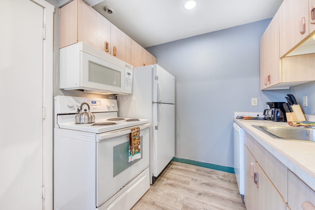 Two Dog Friendly Studios with Full Kitchen and Kitchenette Walk to the Beach